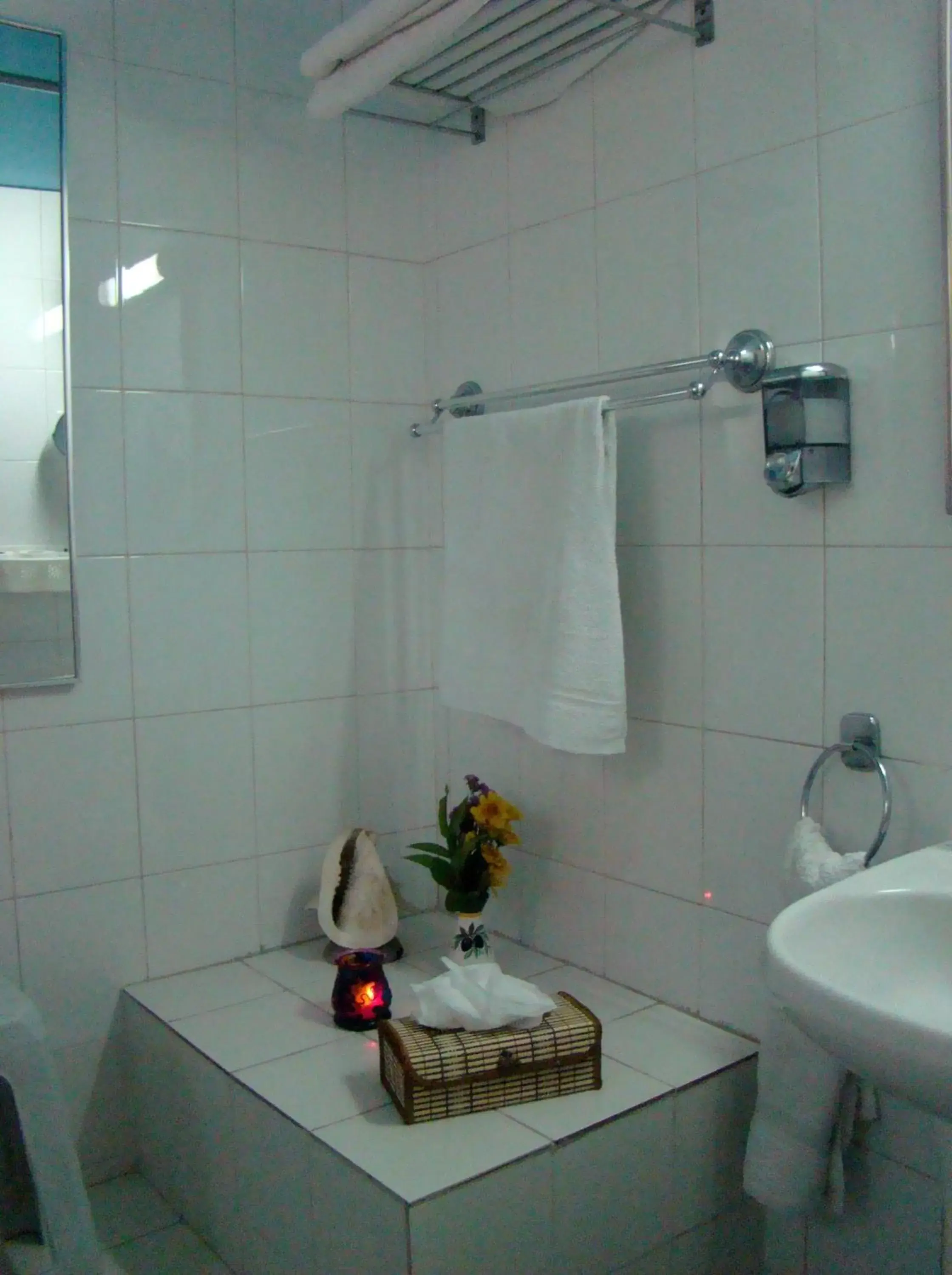 Bathroom in Kiniras Traditional Hotel & Restaurant