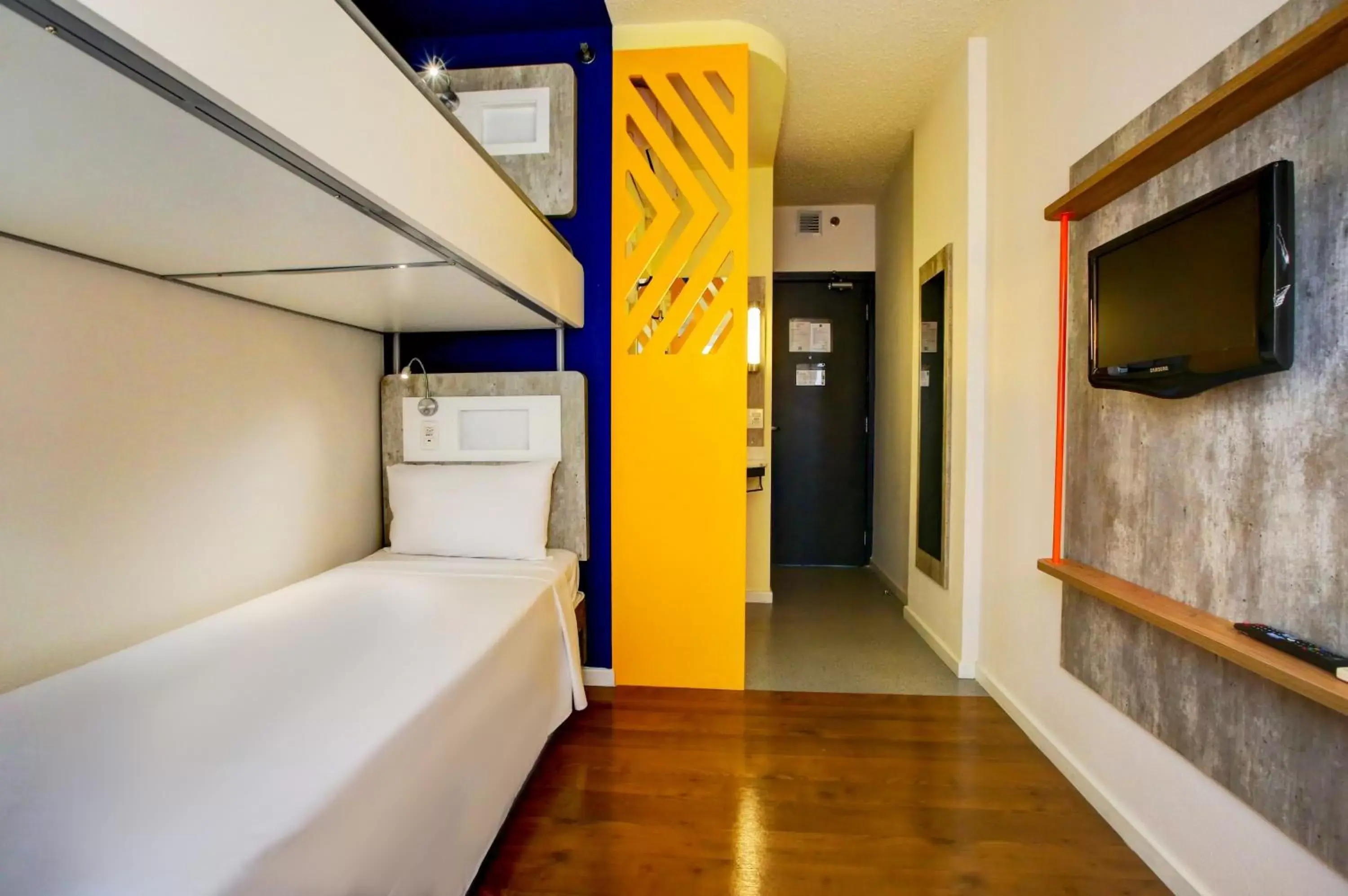 Bedroom, Bunk Bed in ibis budget Tambore