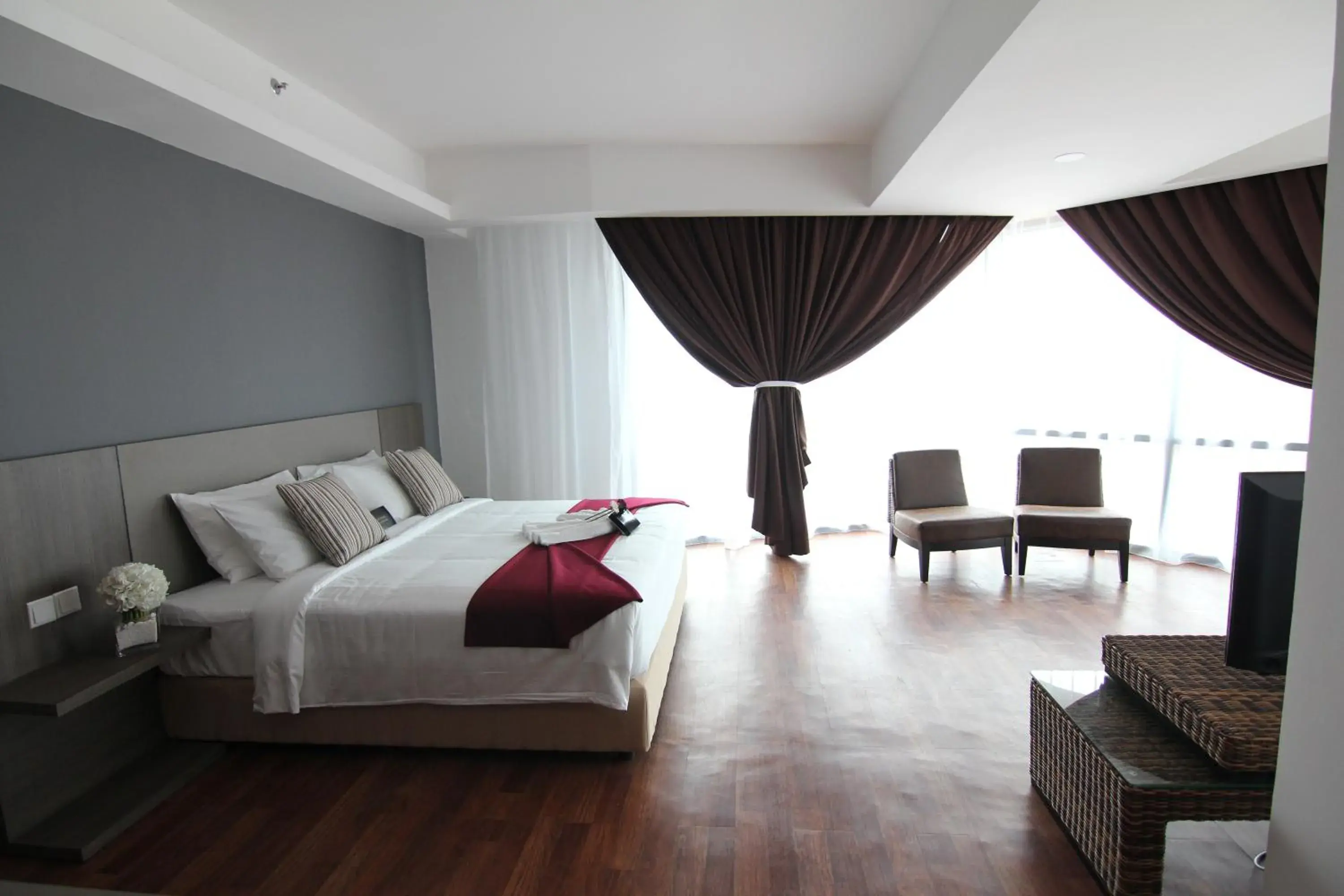 Living room in Nexus Regency Suites & Hotel