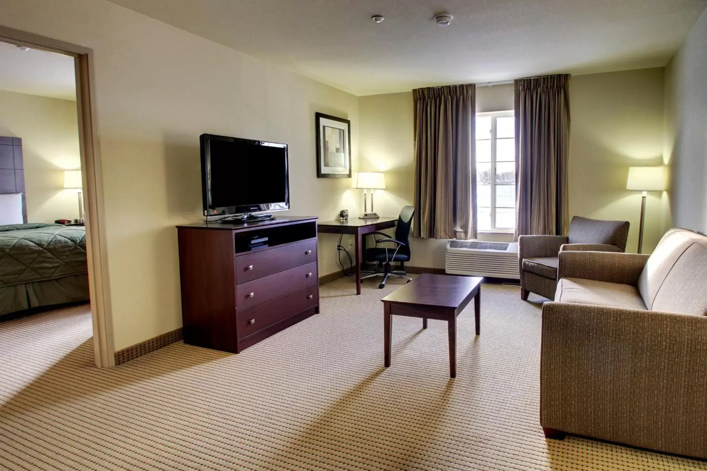 Living room, TV/Entertainment Center in Cobblestone Inn & Suites - Carrington