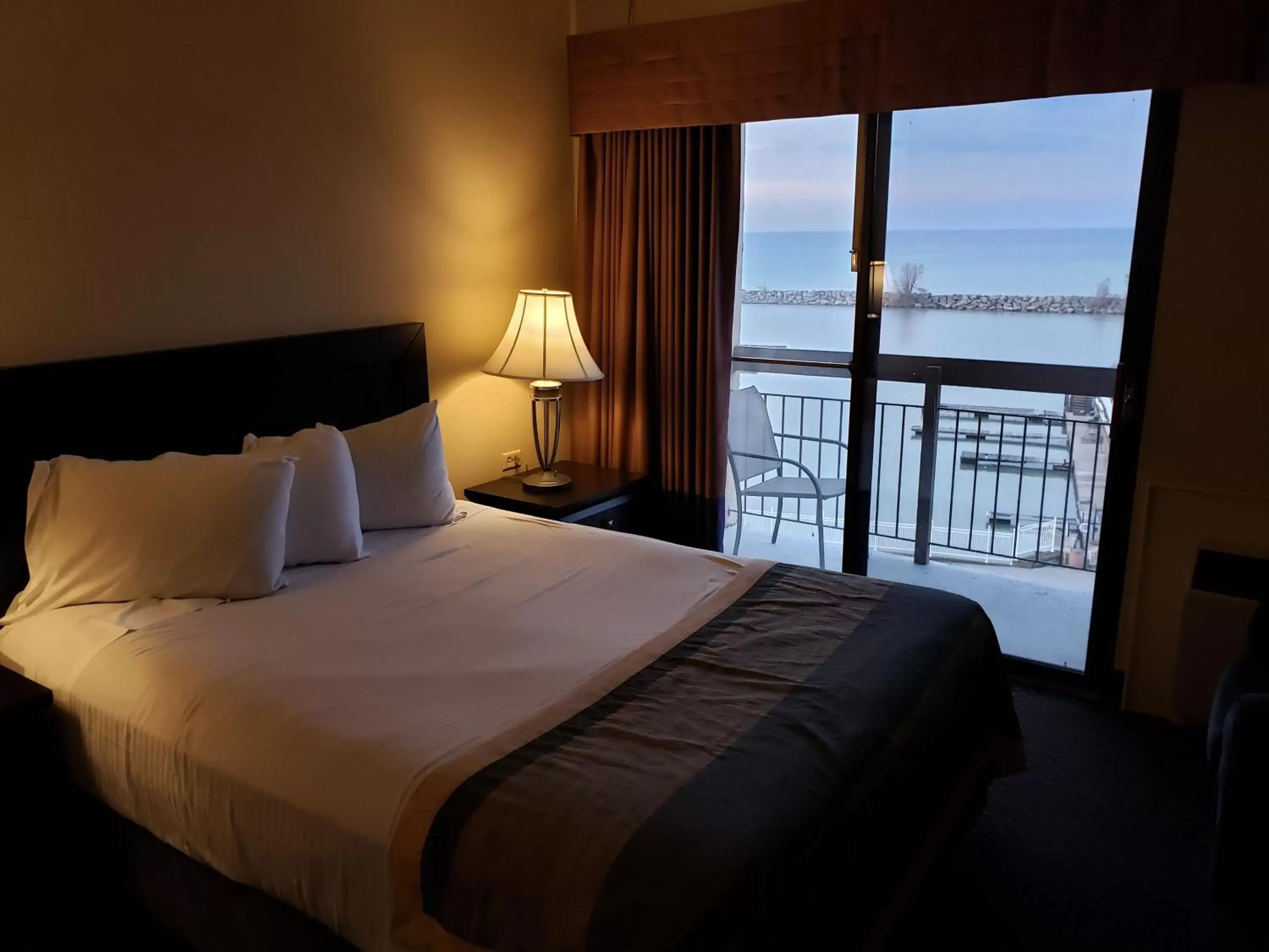 Bed in Ramada by Wyndham Jordan/Beacon Harbourside Resort
