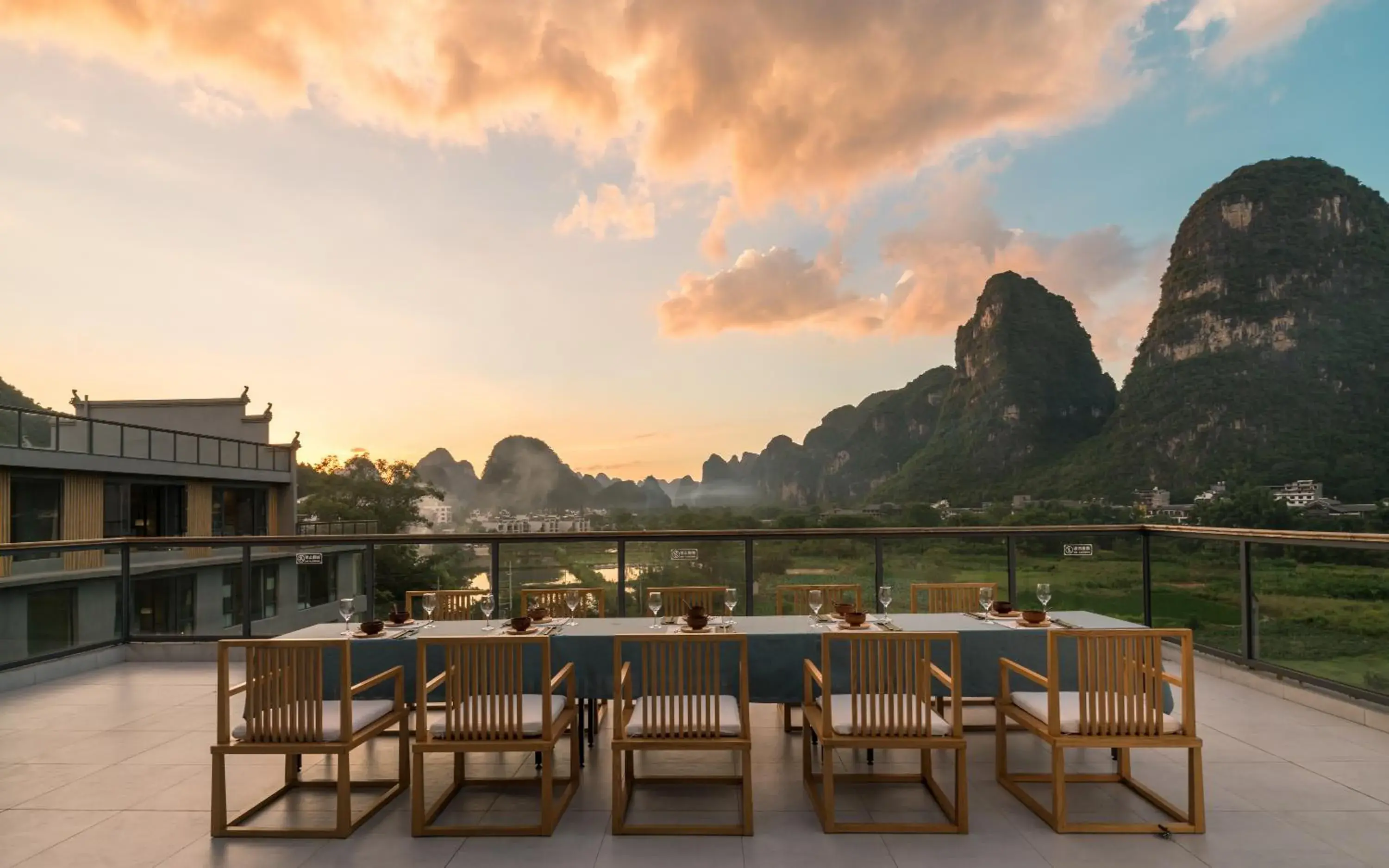 Lounge or bar, Sunrise/Sunset in Yangshuo Zen Garden Resort