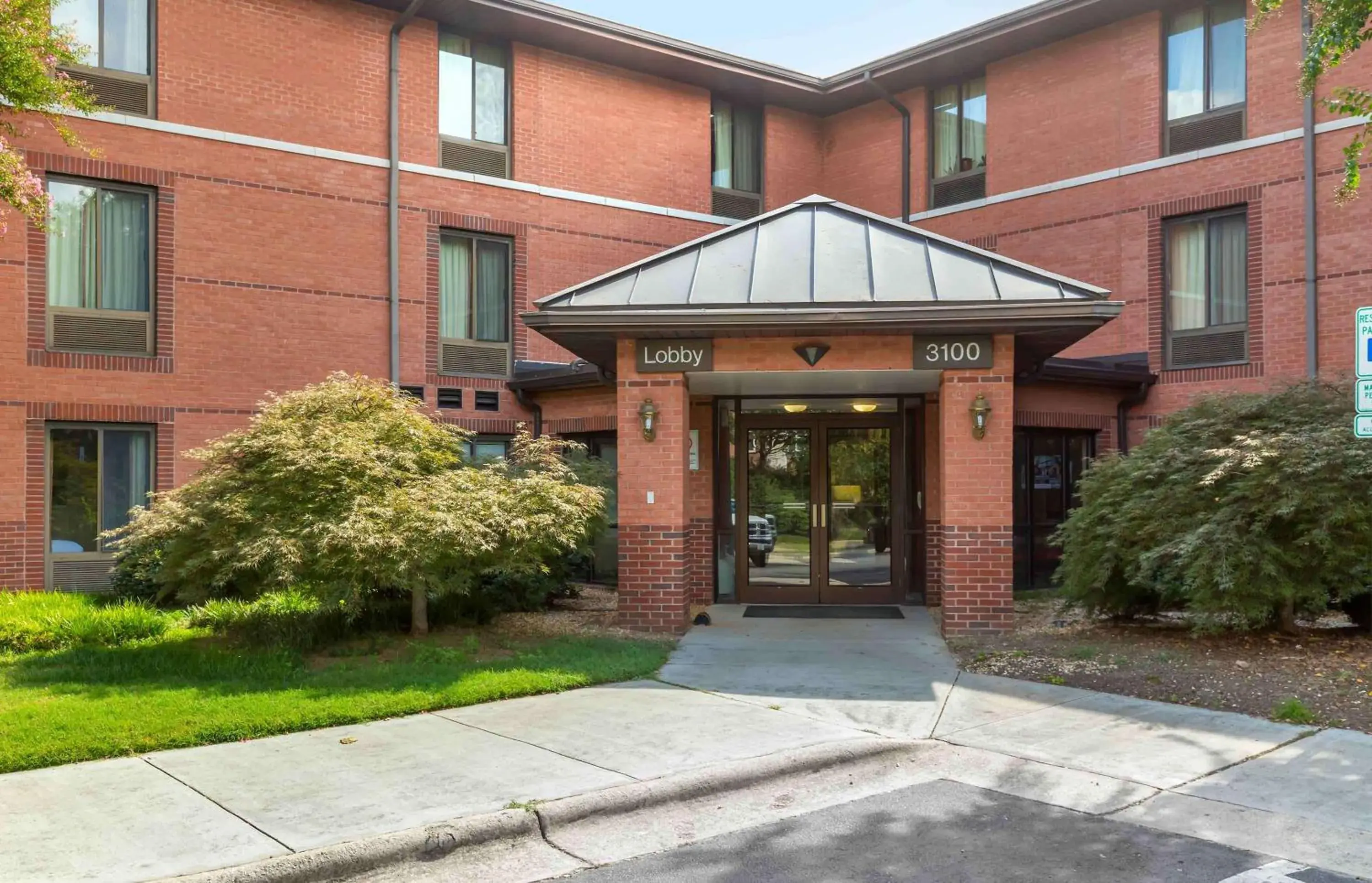 Property building in Extended Stay America Select Suites - Raleigh - Cary - Regency Parkway South Property building in Extended Stay America Select Suites - Raleigh - Cary - Regency Parkway South