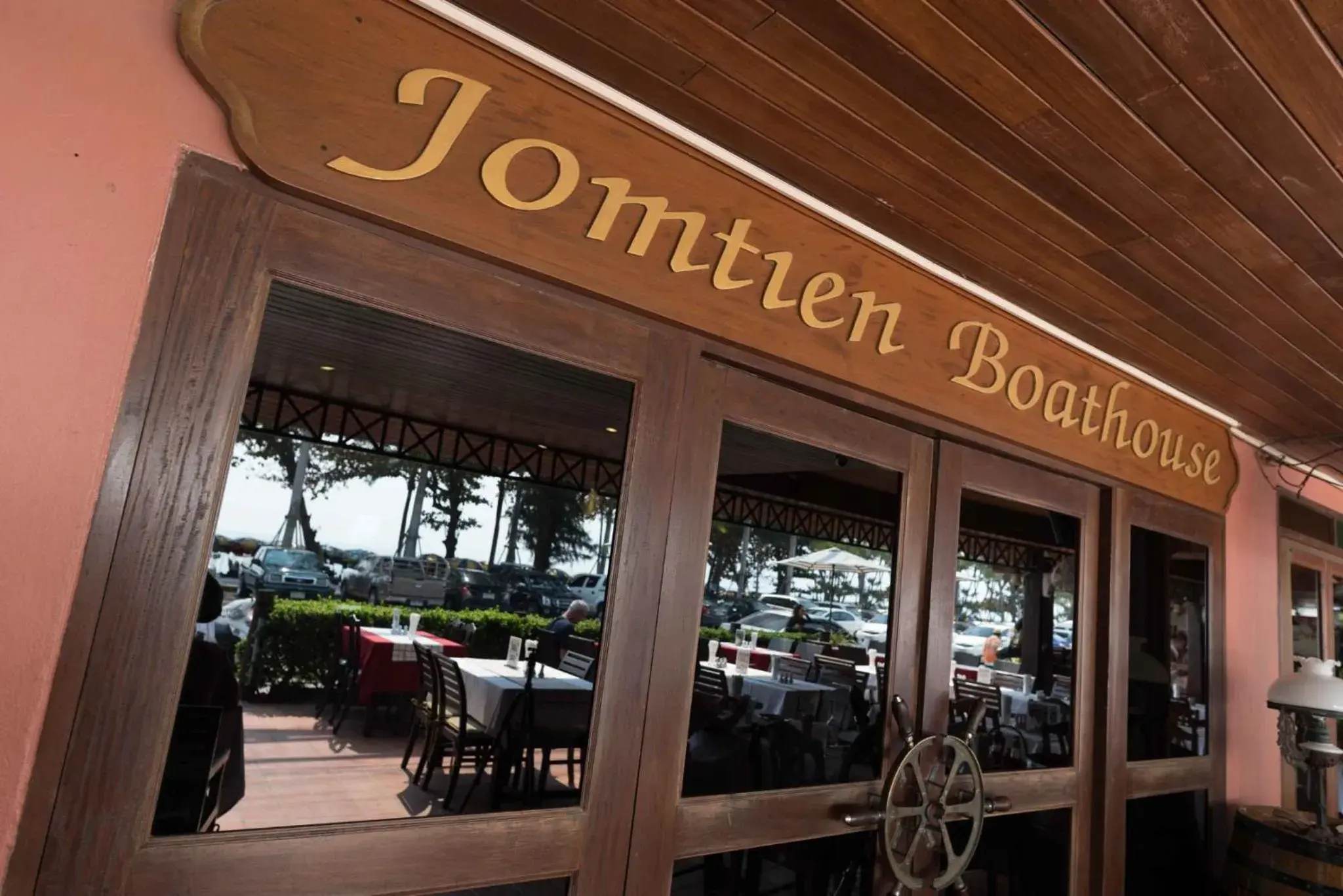 Facade/entrance in Jomtien Boathouse