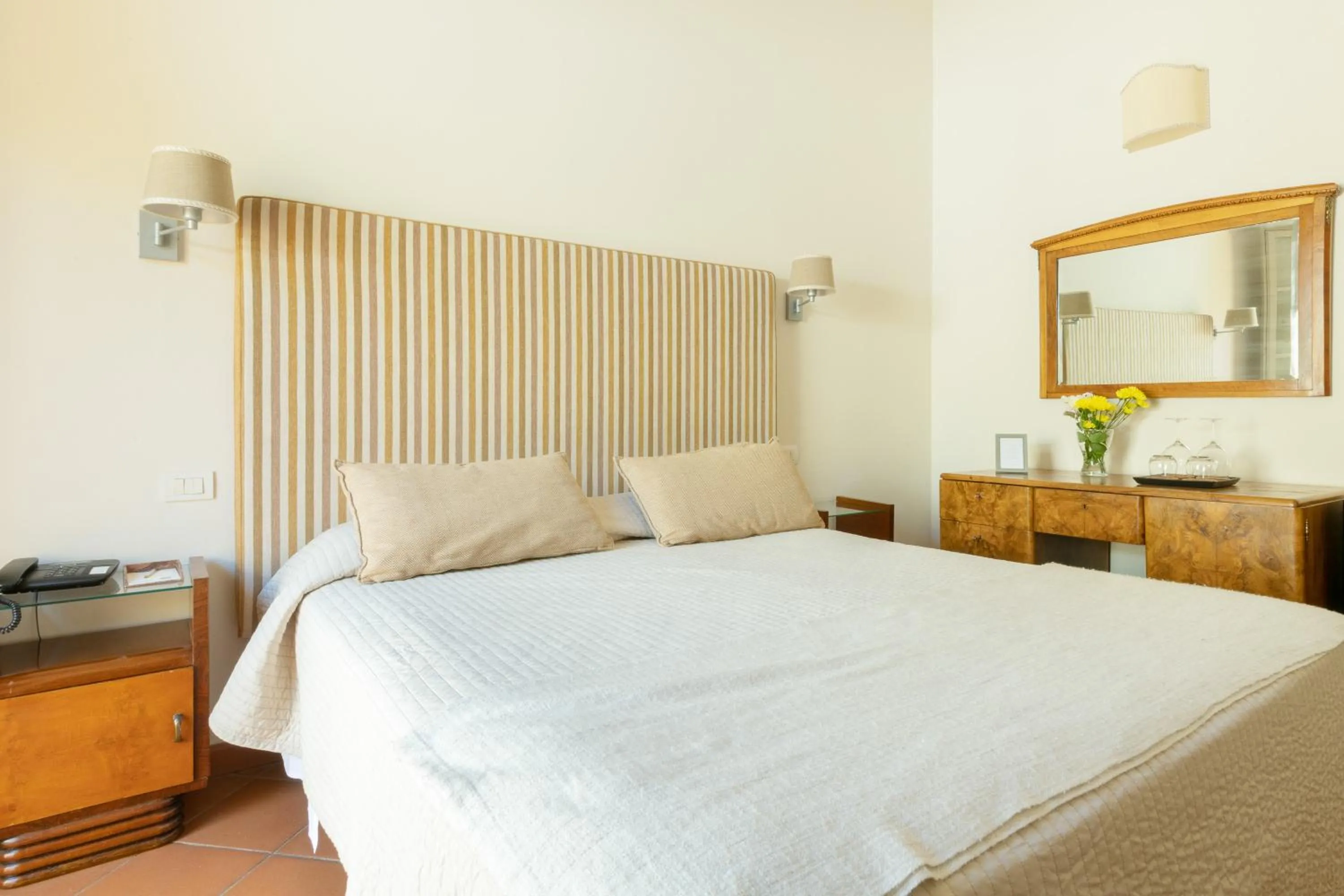 Bed in Si Montalcino Hotel