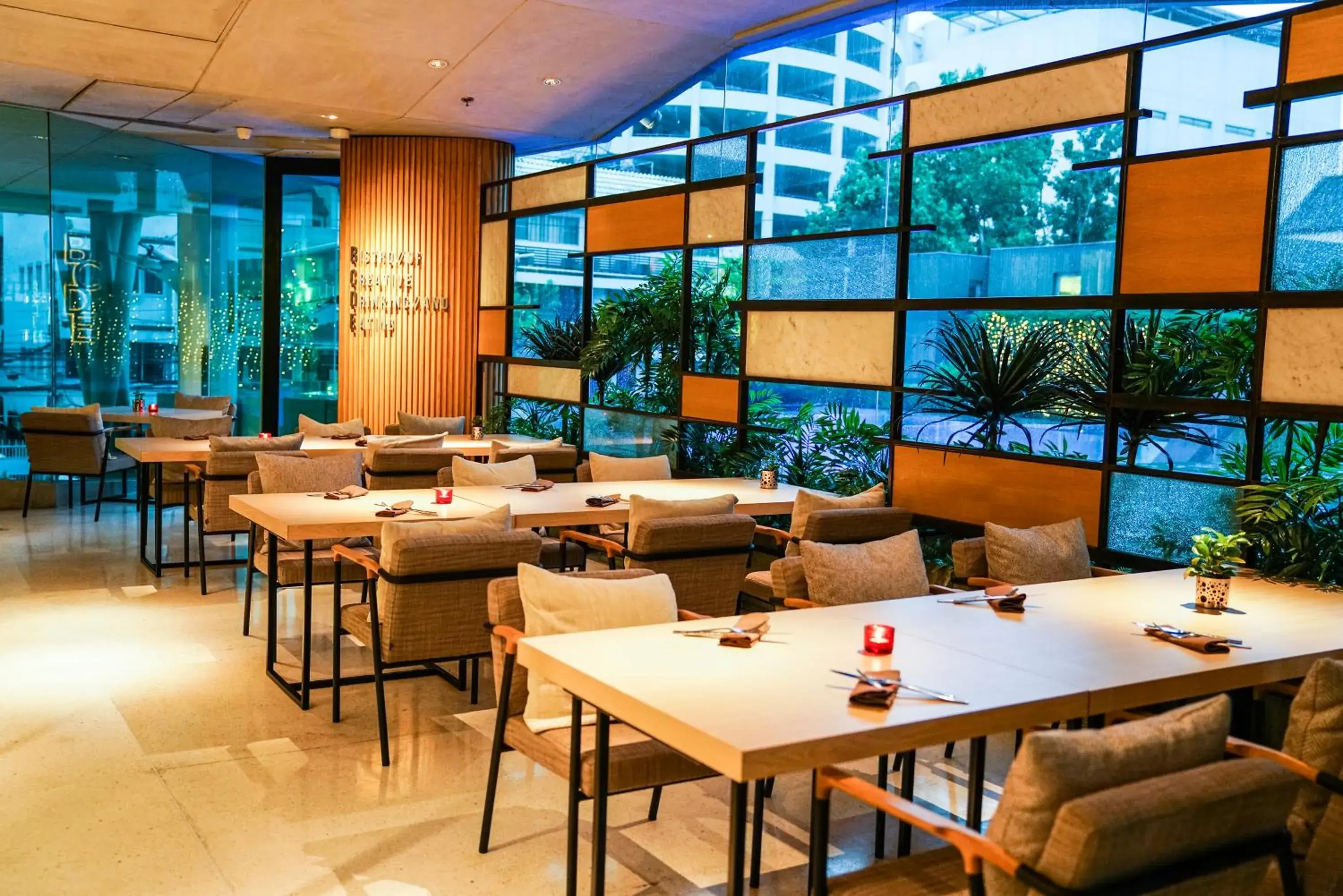 Restaurant/places to eat, Lounge/Bar in LiT BANGKOK Hotel - SHA Extra Plus