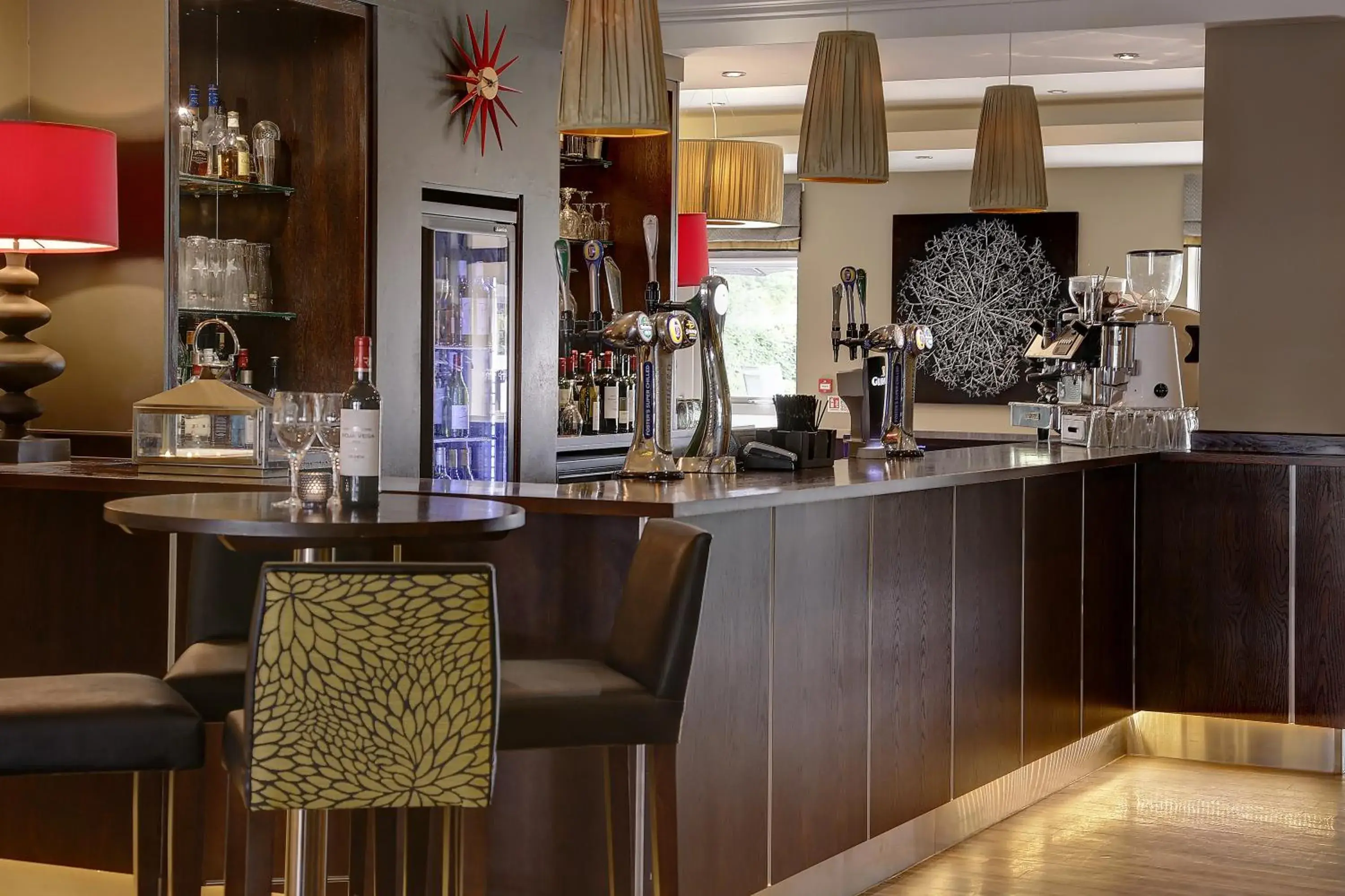 Lounge or bar in Best Western Plus Pinewood Manchester Airport-Wilmslow Hotel