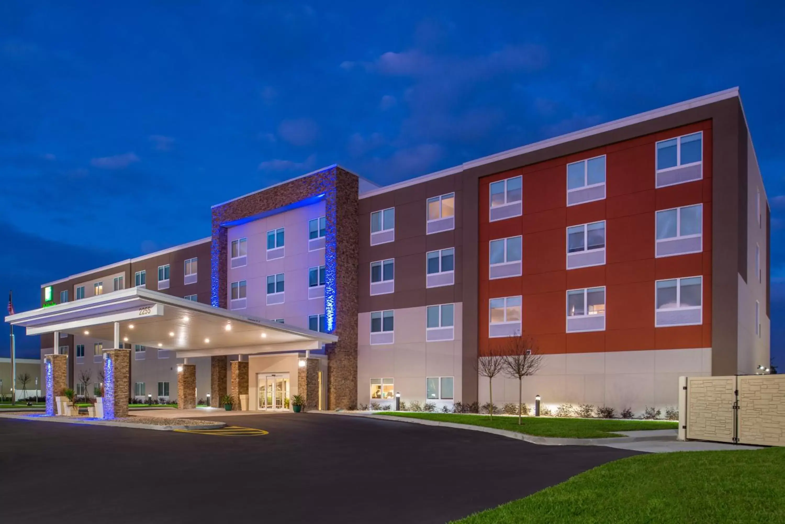 Property Building in Holiday Inn Express Melbourne West, an IHG Hotel