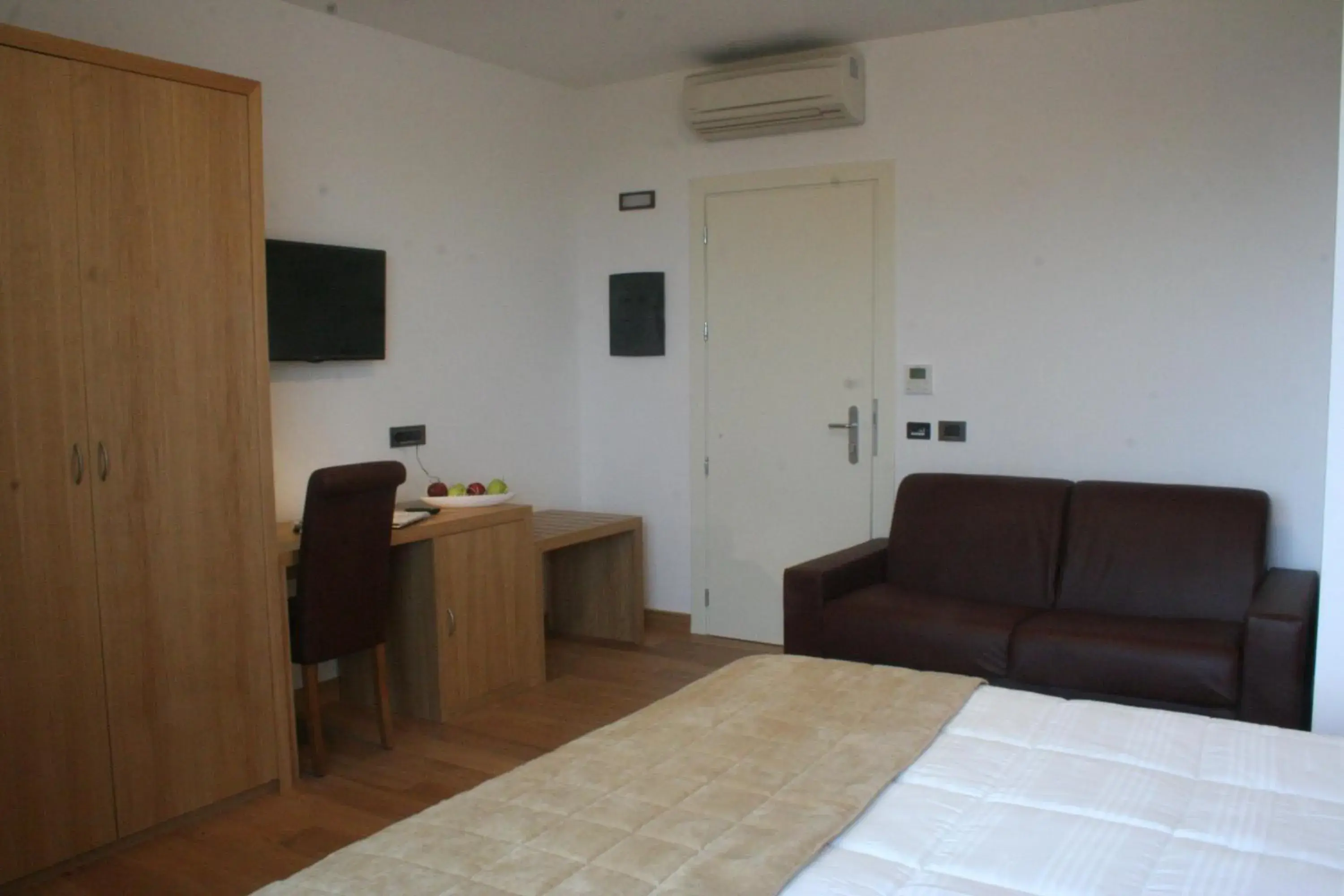 Bedroom, Seating Area in Villa Eva Hotel