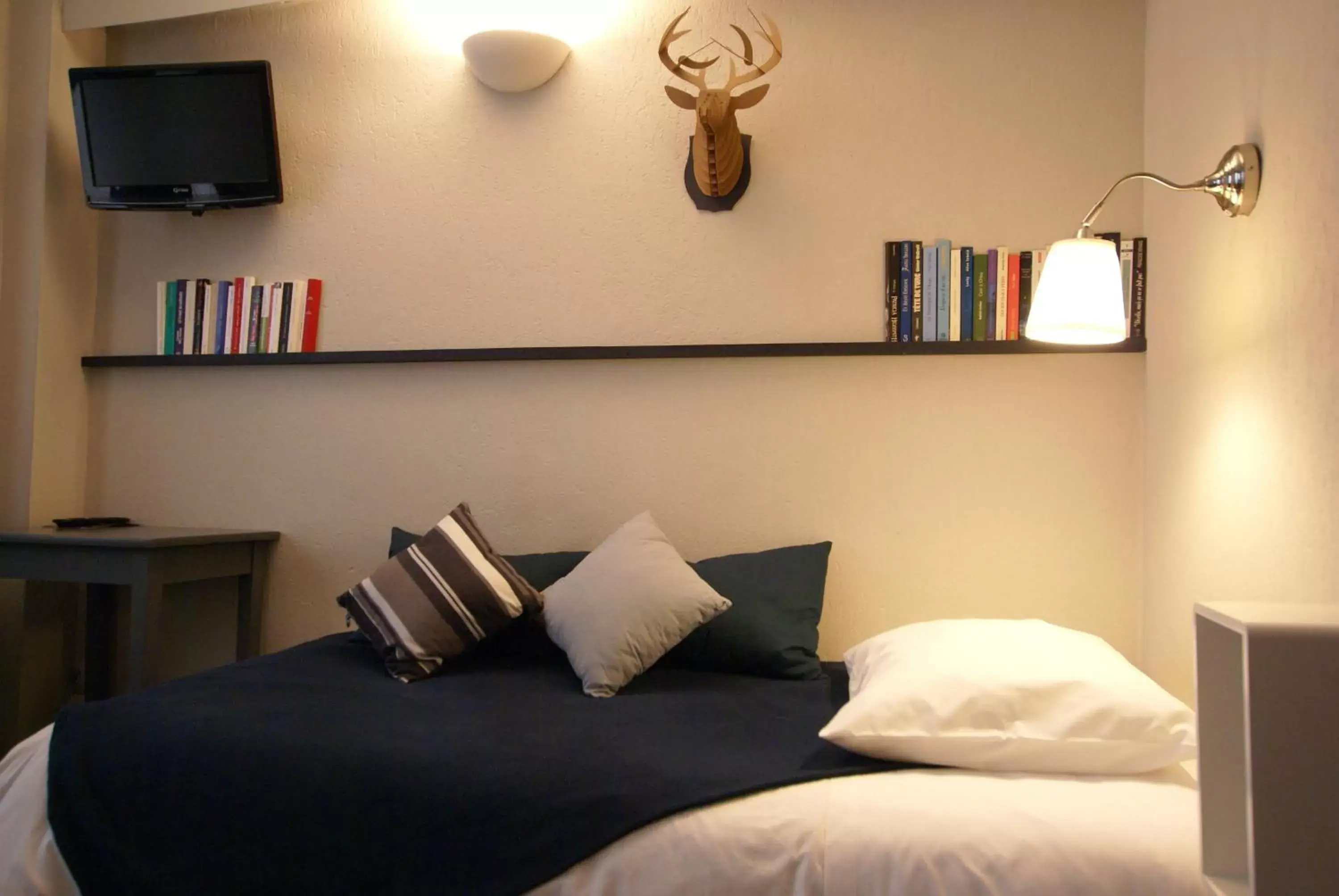 Bedroom, Bed in Hotel de la Placette Barcelonnette