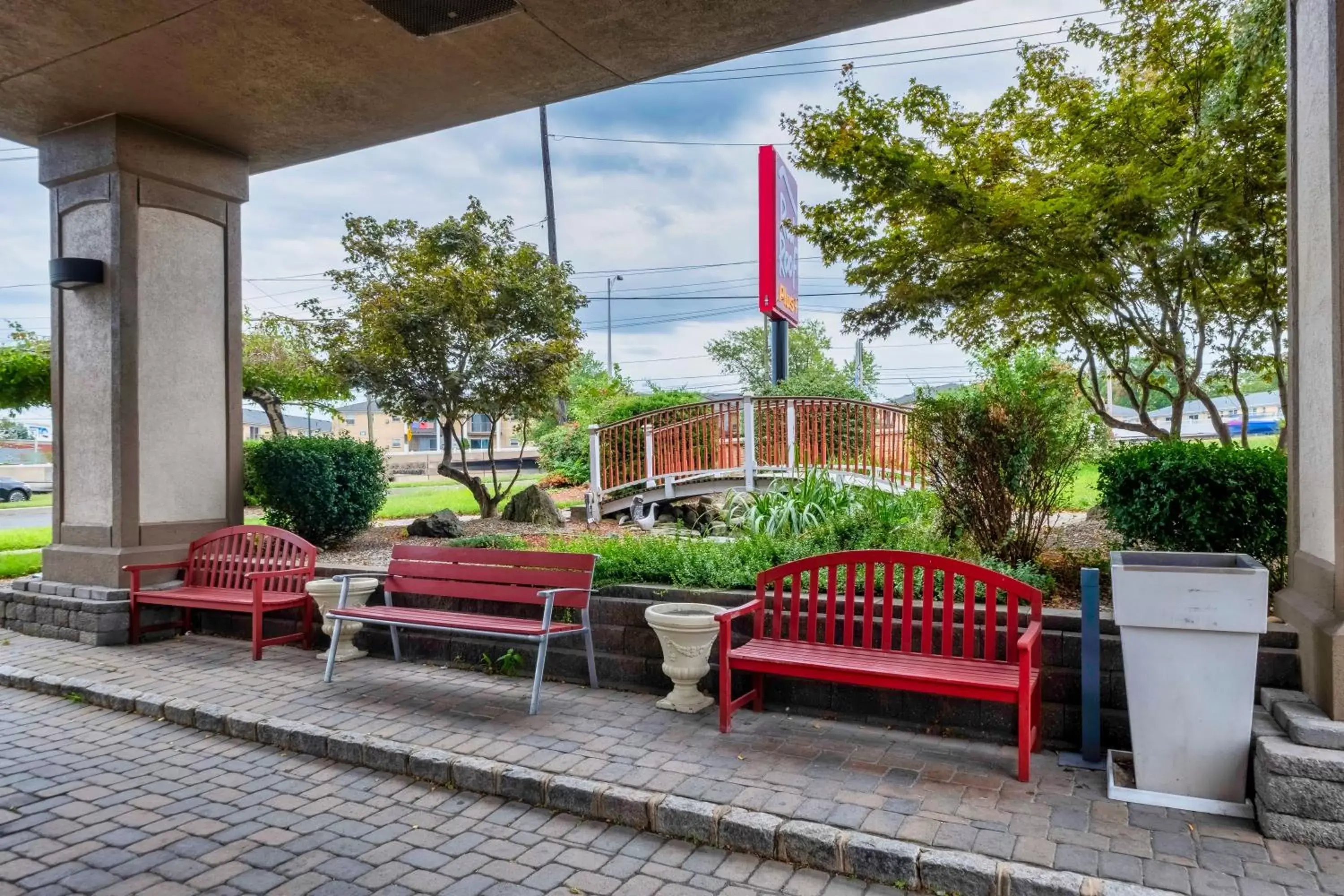 Restaurant/places to eat in Red Roof PLUS Newark Liberty Airport - Carteret Restaurant/places to eat in Red Roof PLUS Newark Liberty Airport - Carteret