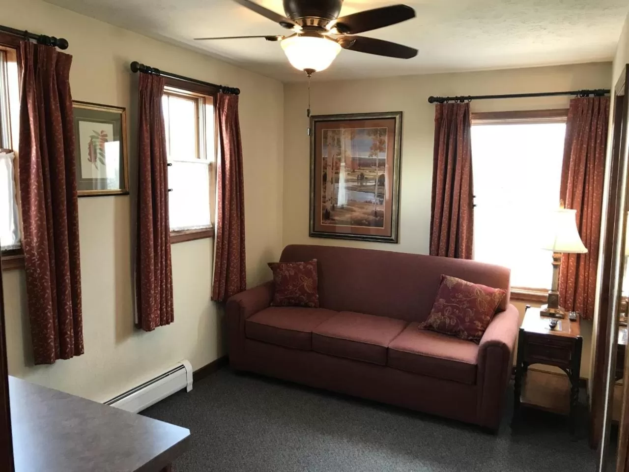 Queen Suite with Sofa Bed in Woodfield Manor - A Sundance Vacations Property