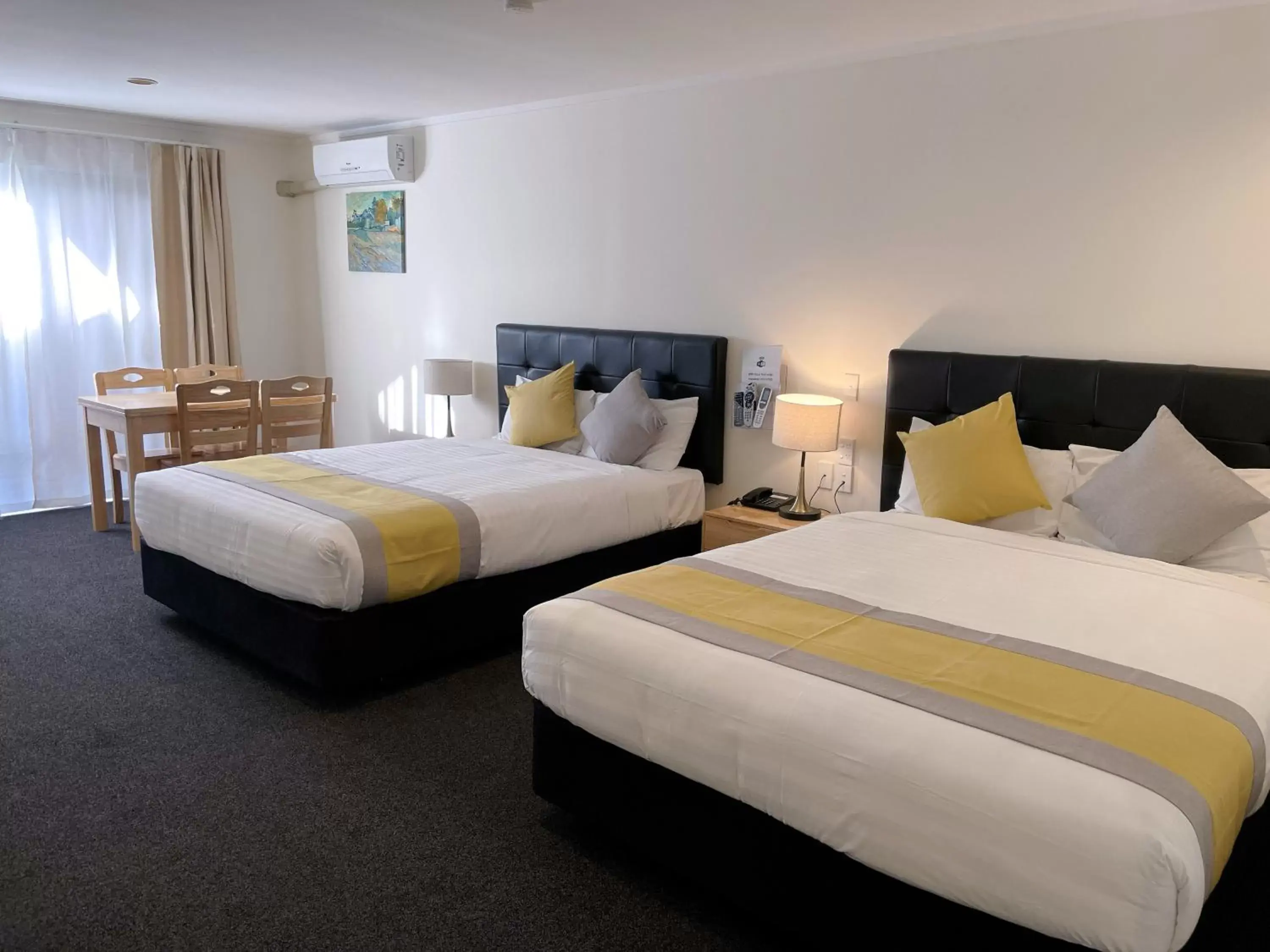 Bed in Royal Park Lodge Bed in Royal Park Lodge