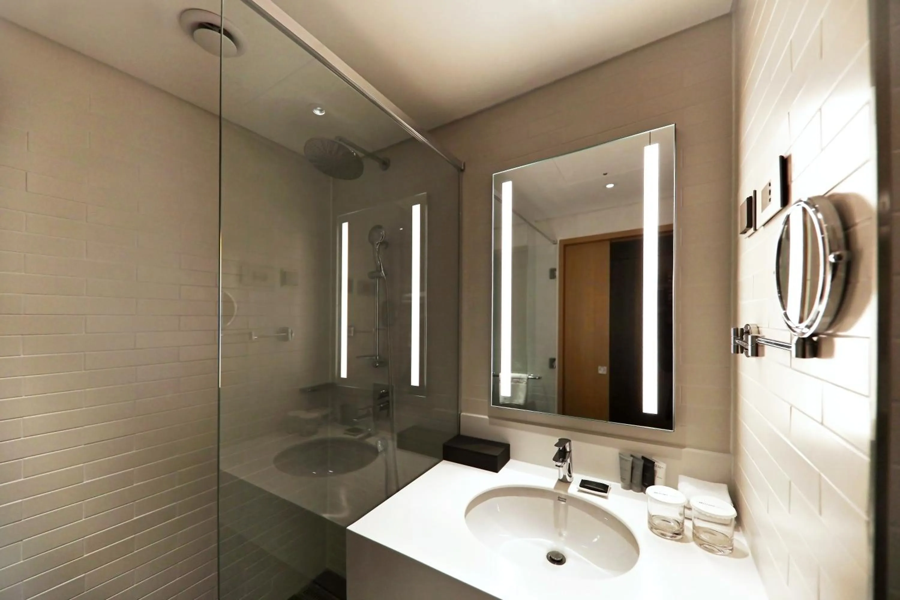 Shower in Mercure Ambassador Ulsan