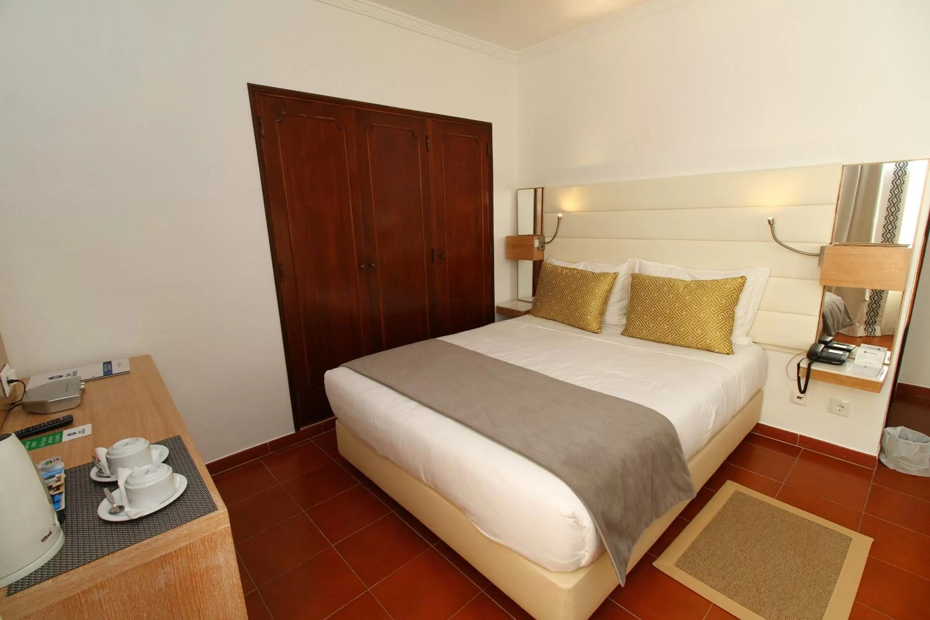 Photo of the whole room, Bed in Best Western Hotel Dom Bernardo