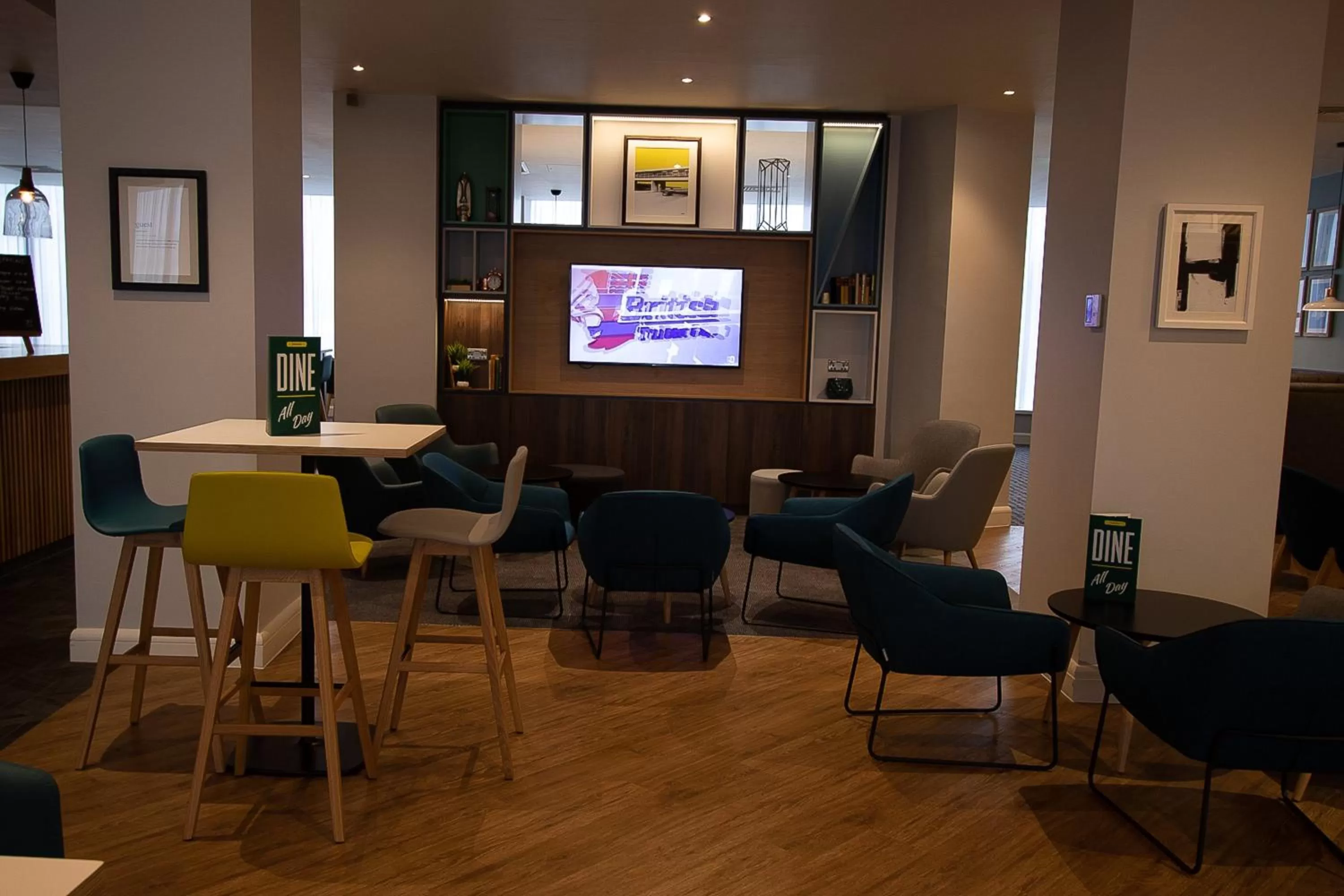 Lounge or bar in Holiday Inn Preston by IHG
