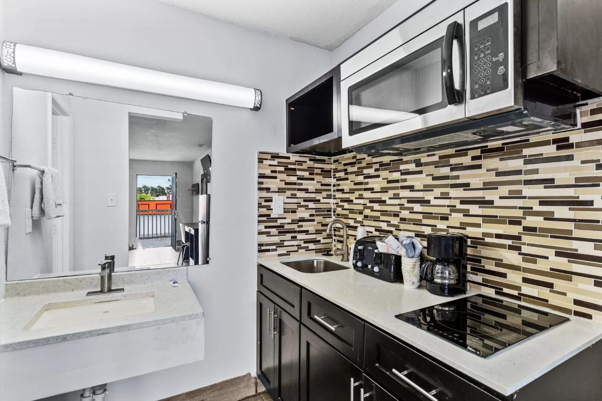 Kitchen or kitchenette in Studio 6 Wilmington, NC