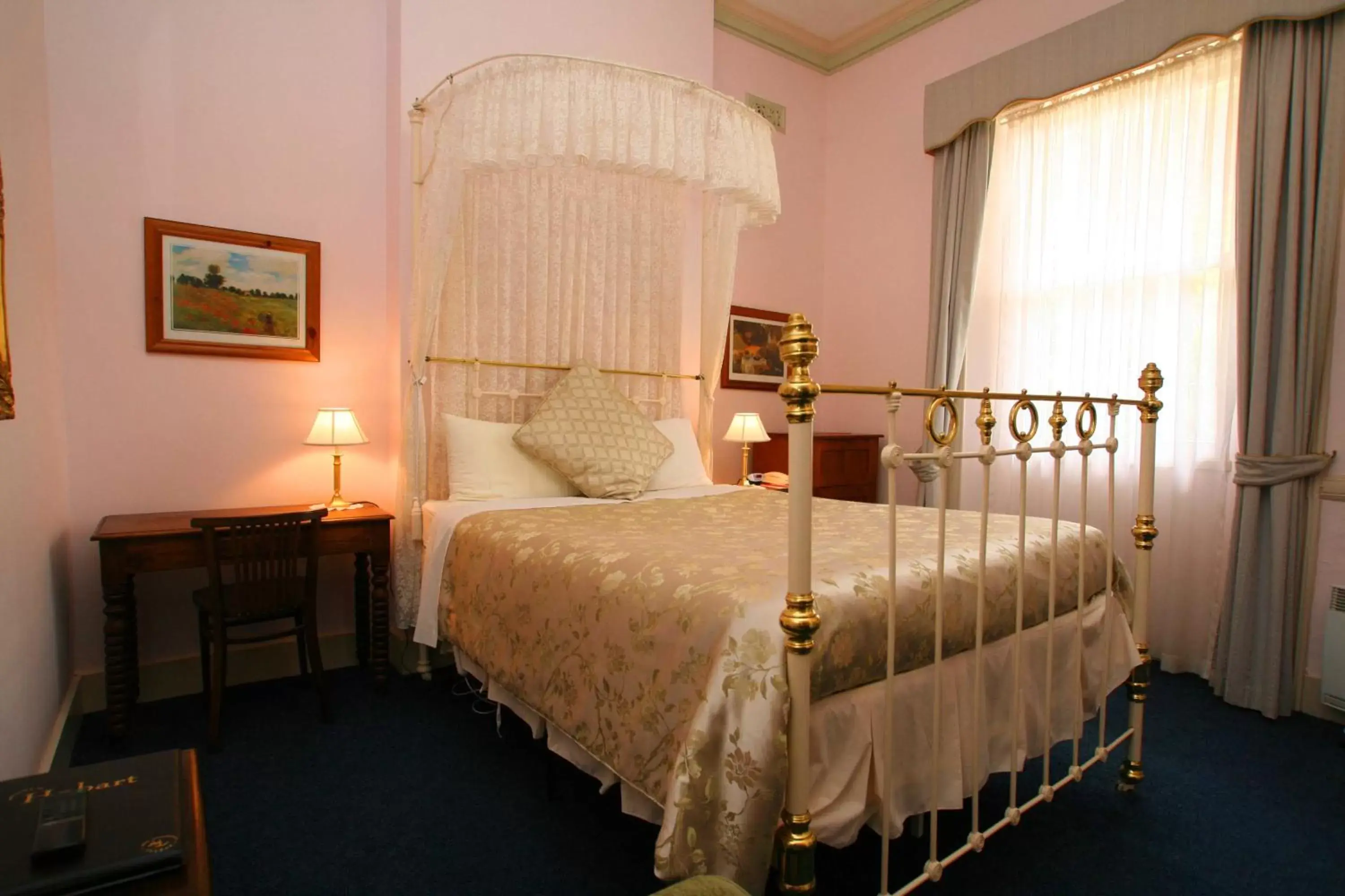 Bathroom, Bed in The Lodge on Elizabeth Boutique Hotel