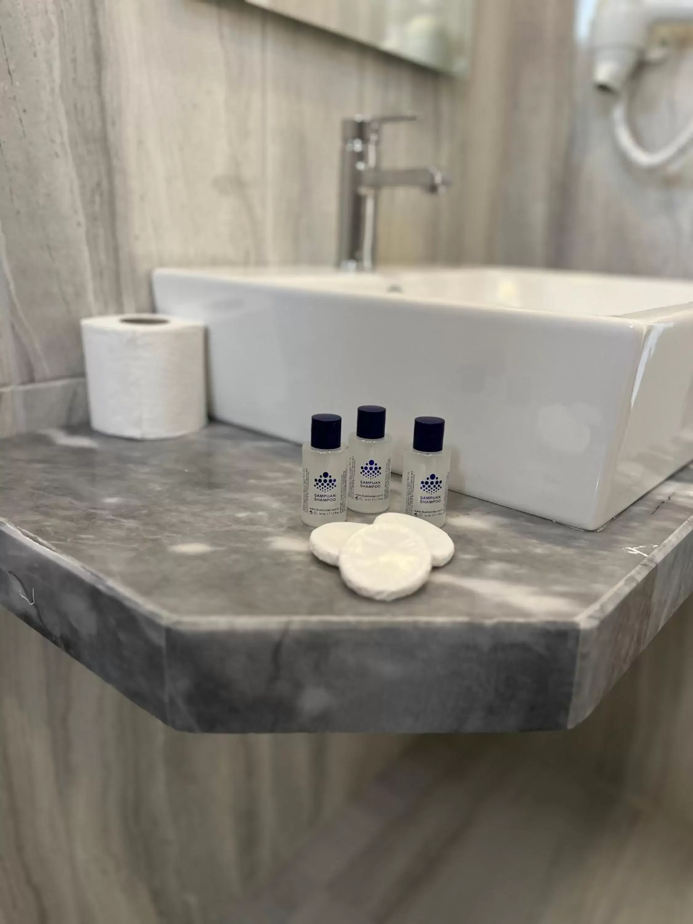 Bathroom in Ozcan Hotel