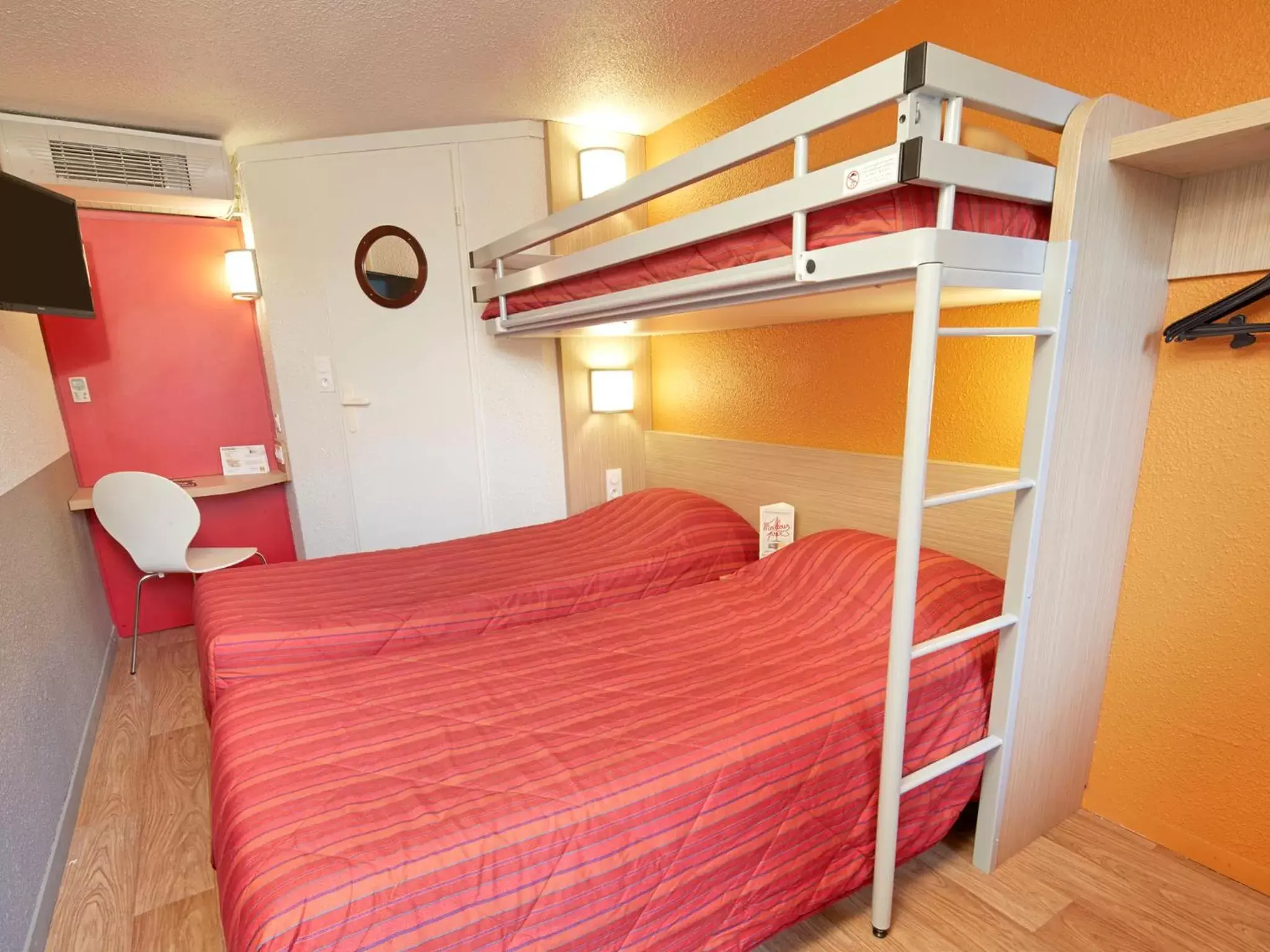 Bedroom, Bunk Bed in Premiere Classe Blois Nord