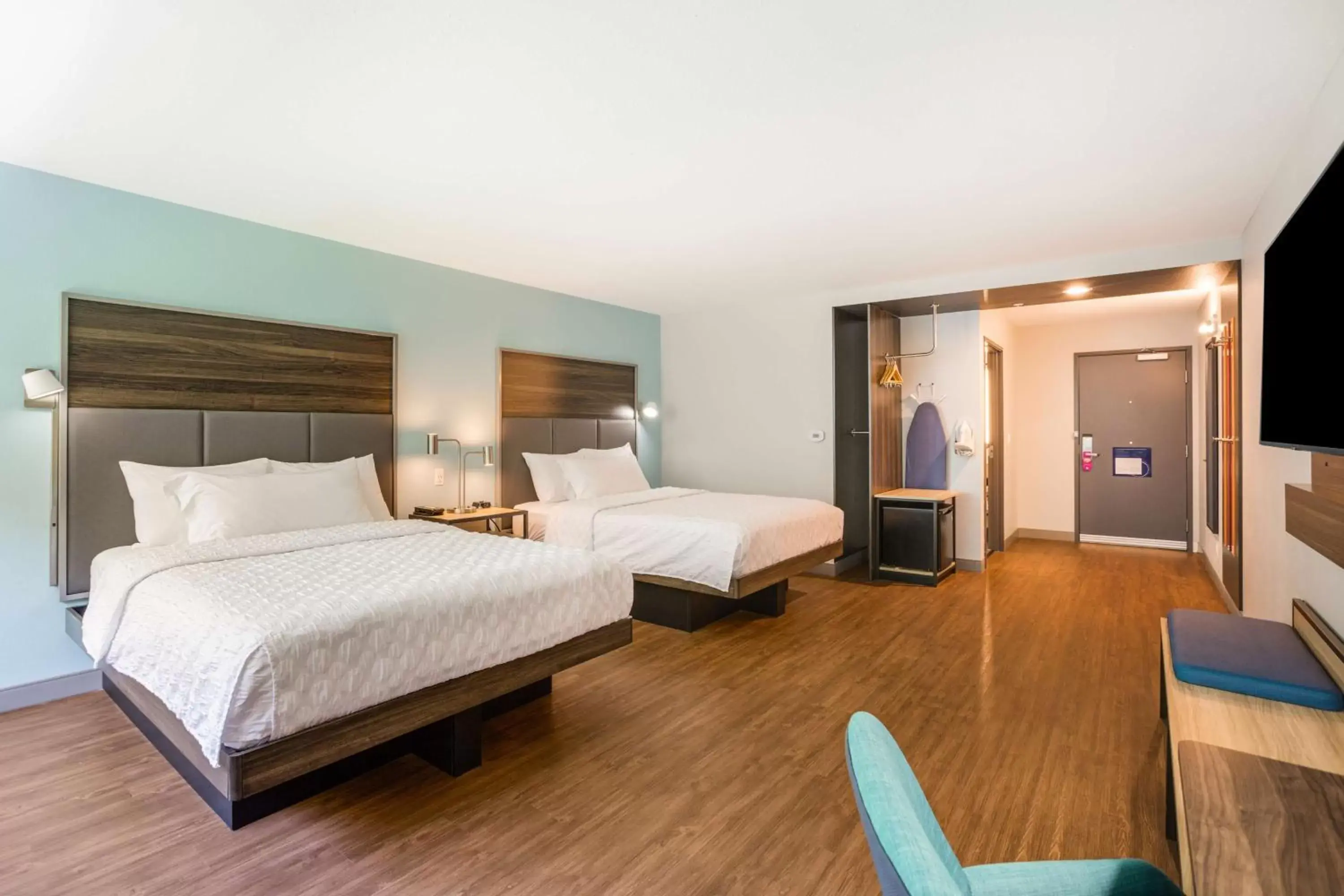 Bedroom, Bed in Tru By Hilton Saint Joseph