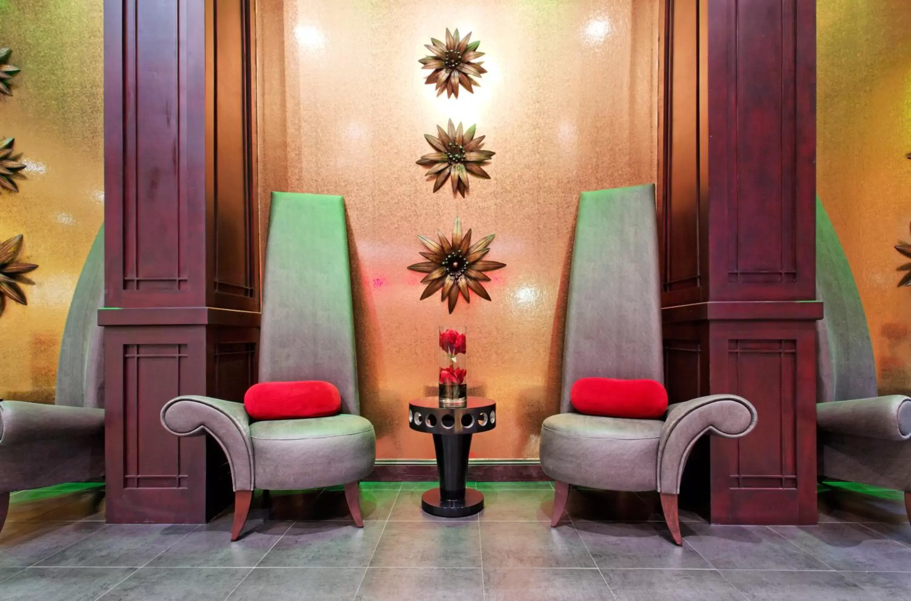 Property building in Holiday Inn Arlington Northeast by IHG Property building in Holiday Inn Arlington Northeast by IHG