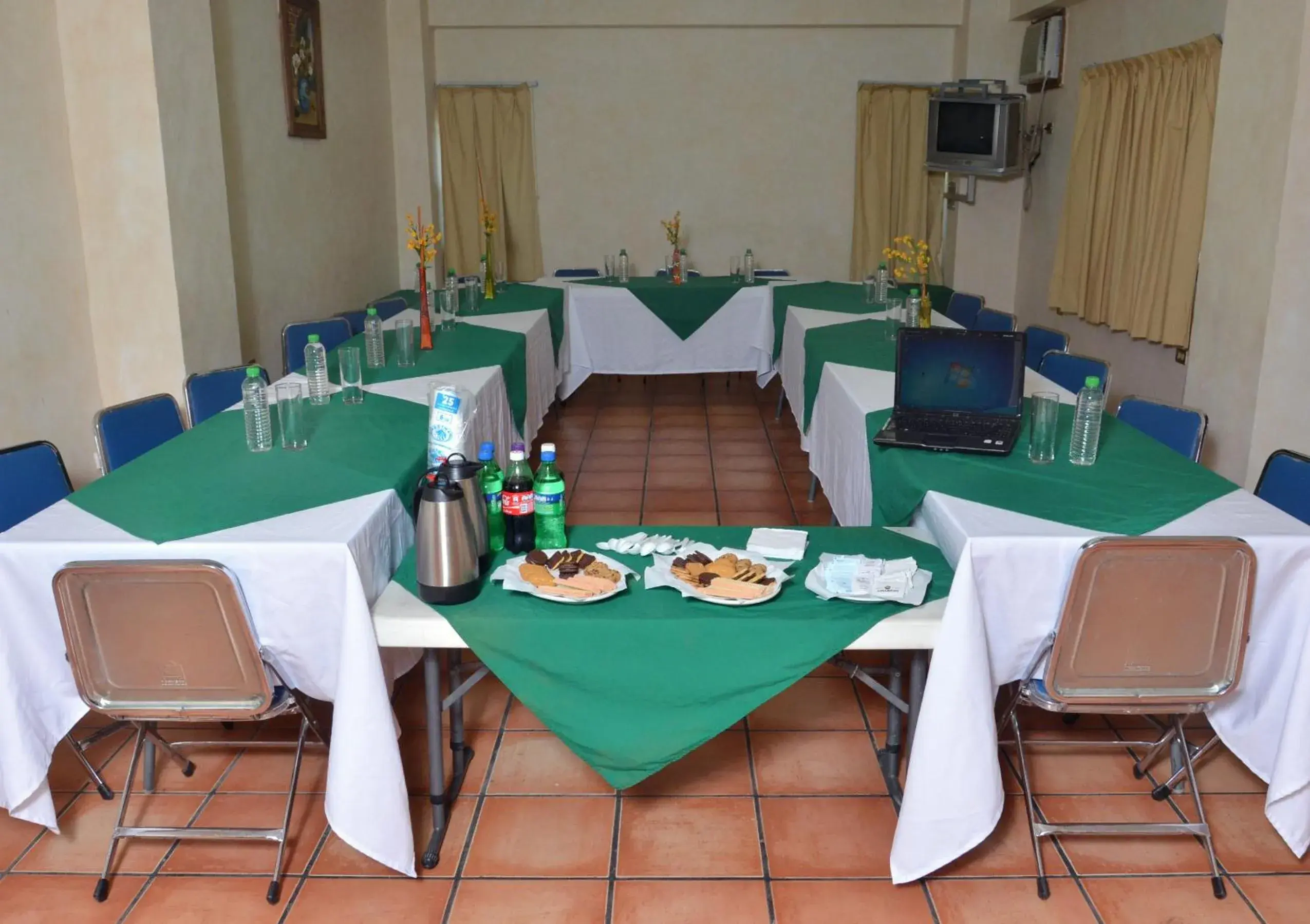 Meeting/conference room, Restaurant/Places to Eat in Hotel Las Fuentes