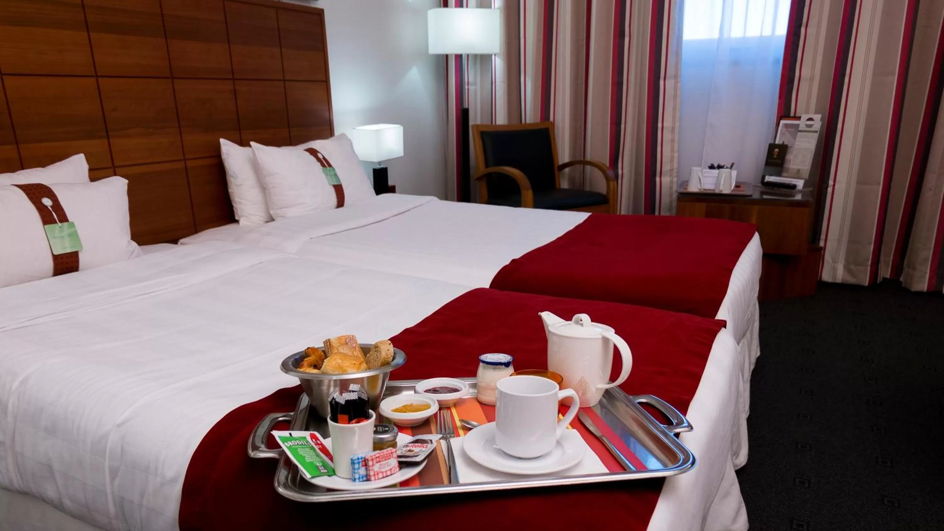 Photo of the whole room, Bed in Holiday Inn Bordeaux Sud - Pessac by IHG