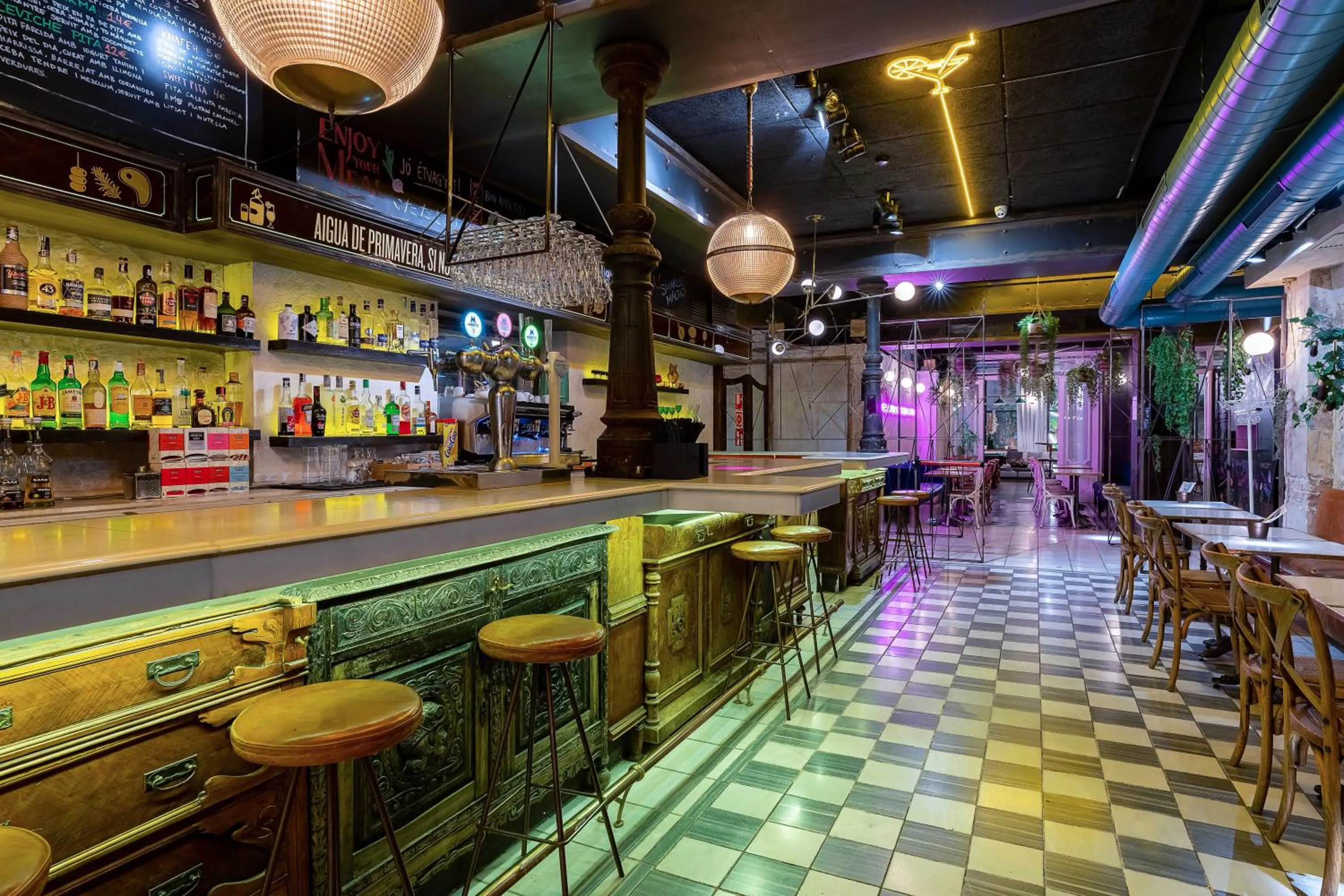 Restaurant/places to eat in Casa Gracia