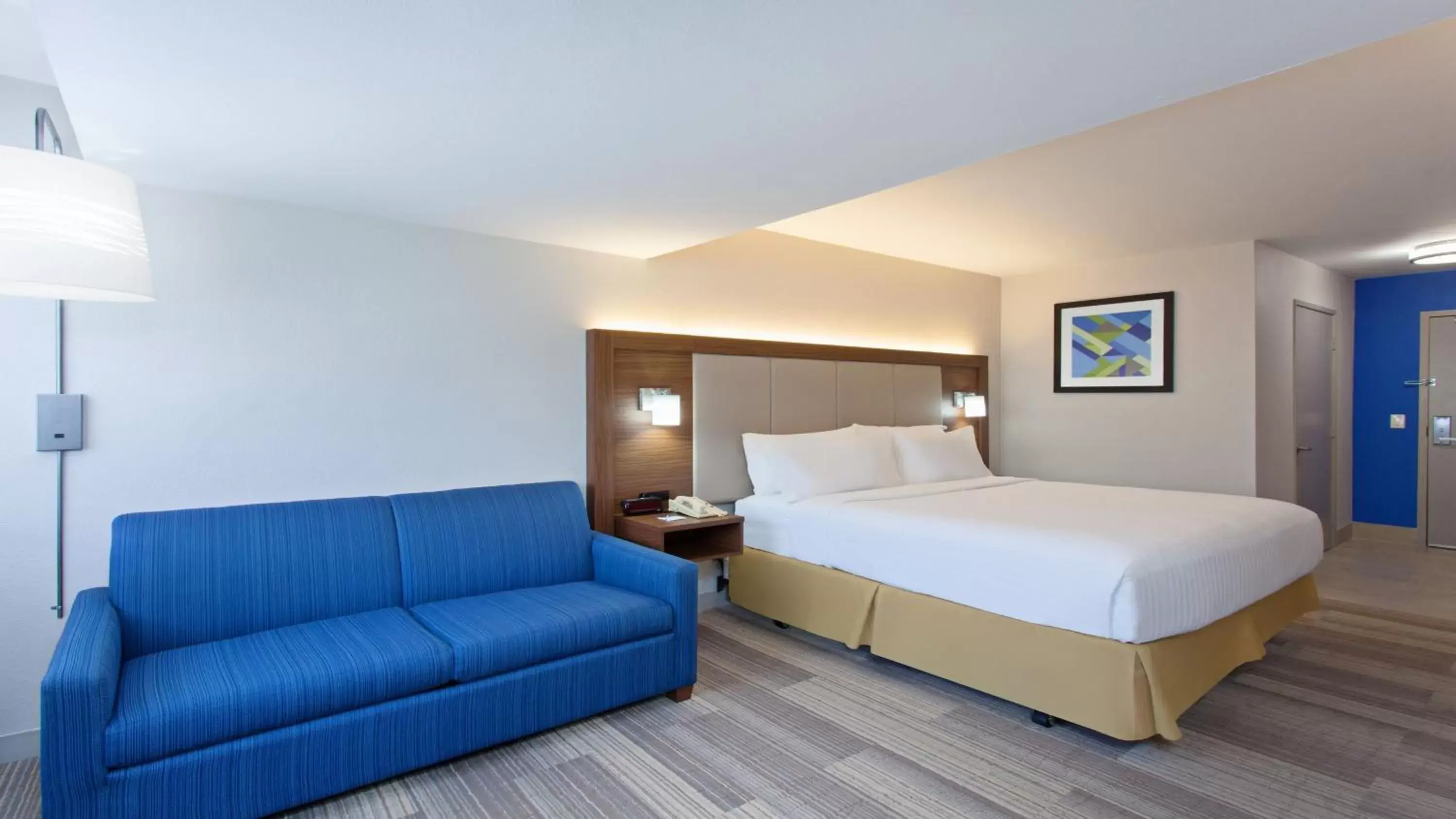 Photo of the whole room, Bed in Holiday Inn Express Mira Mesa San Diego, an IHG Hotel