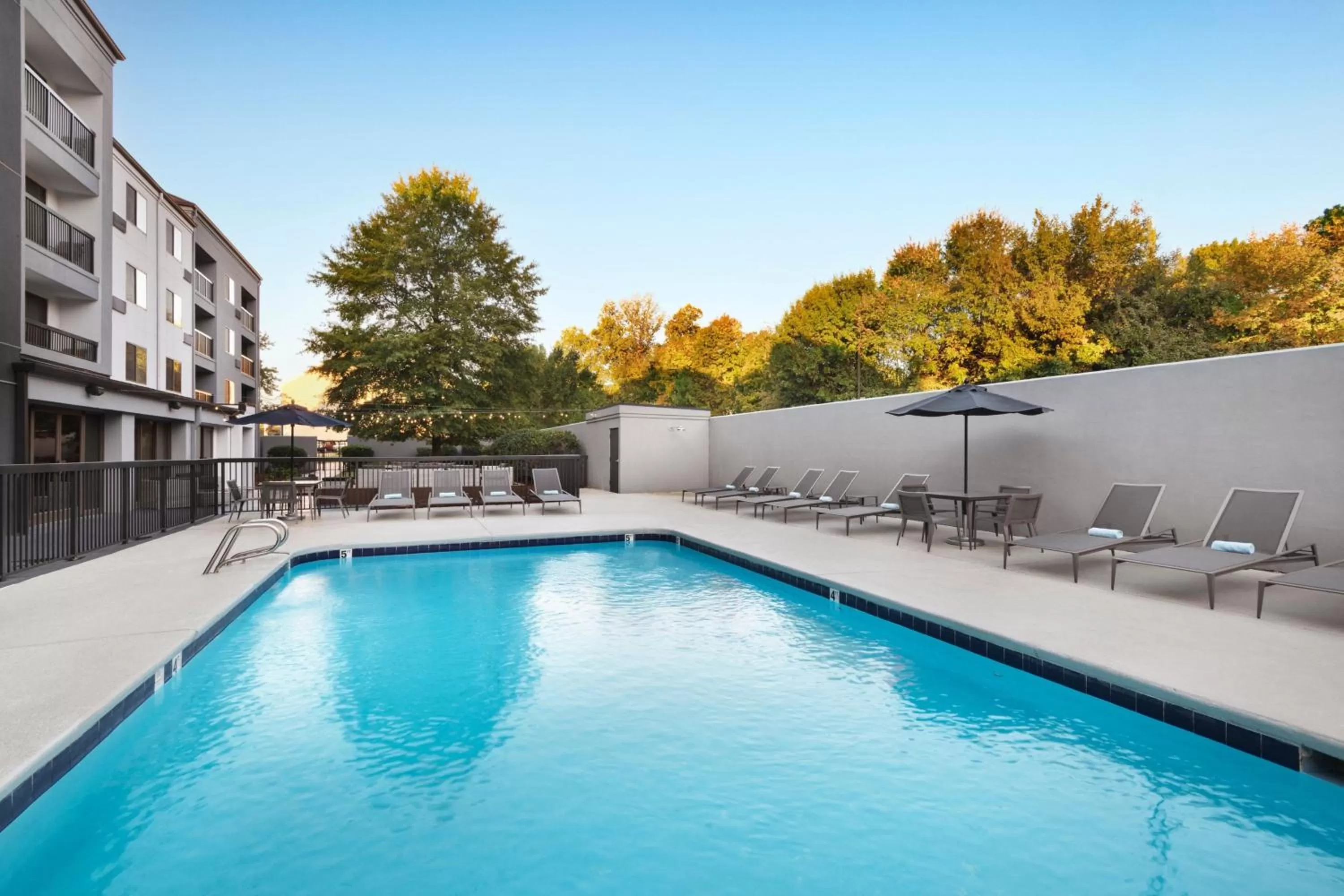 Swimming pool in Courtyard by Marriott Burlington