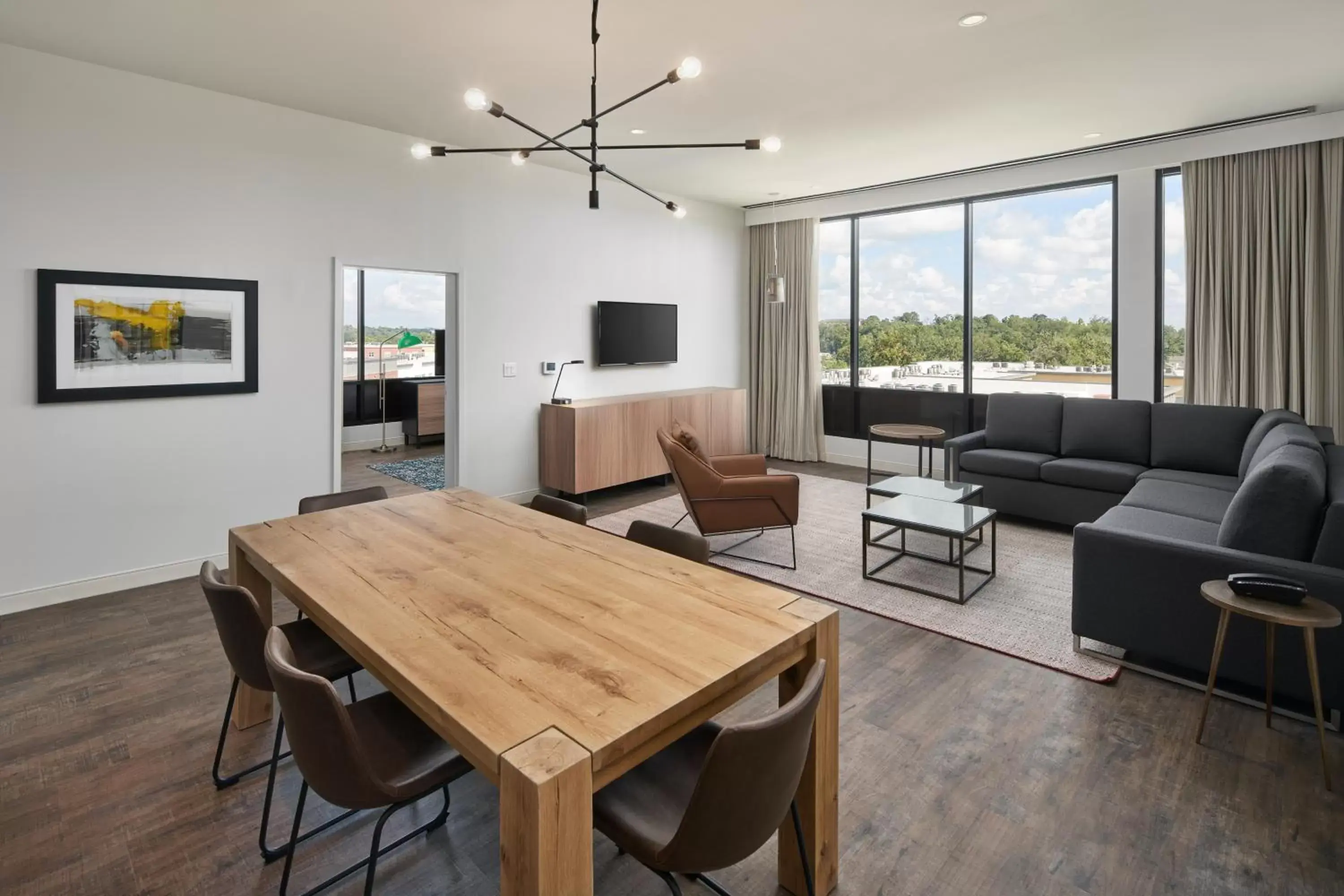 Communal lounge/ TV room, Dining Area in Hotel Indigo Tallahassee - Collegetown, an IHG Hotel