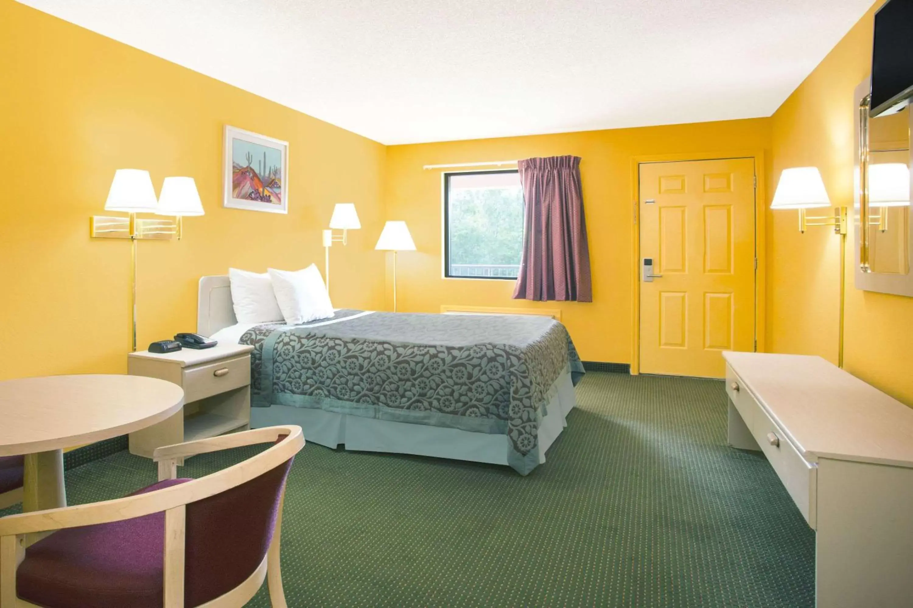 Photo of the whole room, Bed in Days Inn by Wyndham Camilla