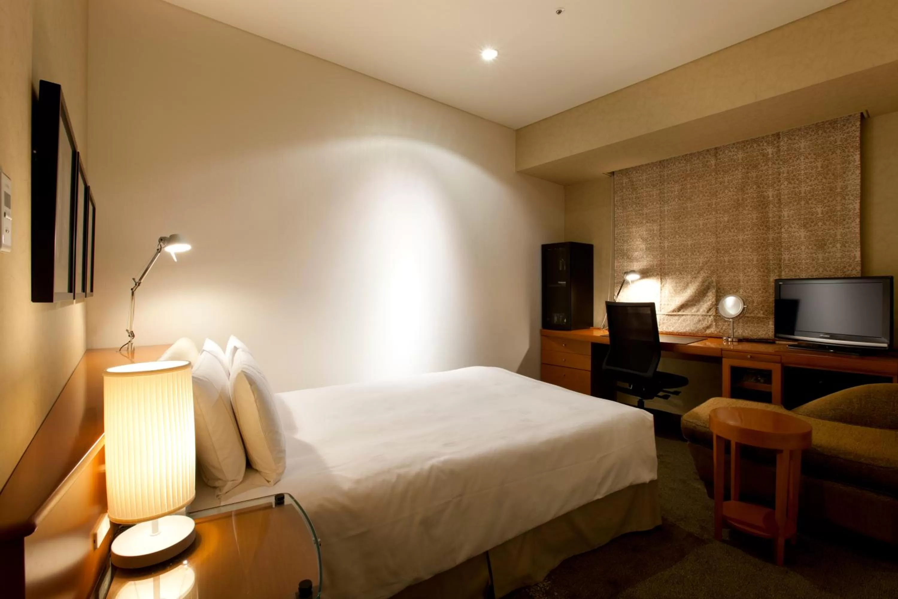 Bedroom, Bed in The Royal Park Hotel Iconic Tokyo Shiodome