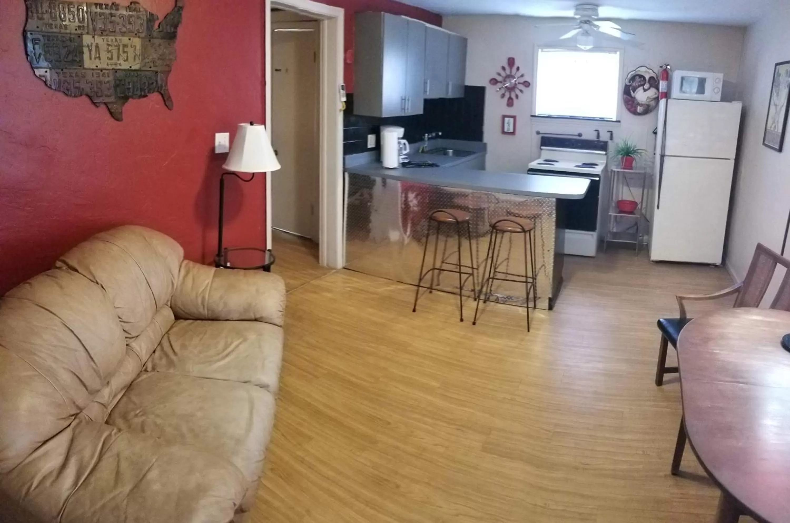 INN LEATHER GUEST HOUSE-GAY MALE ONLY