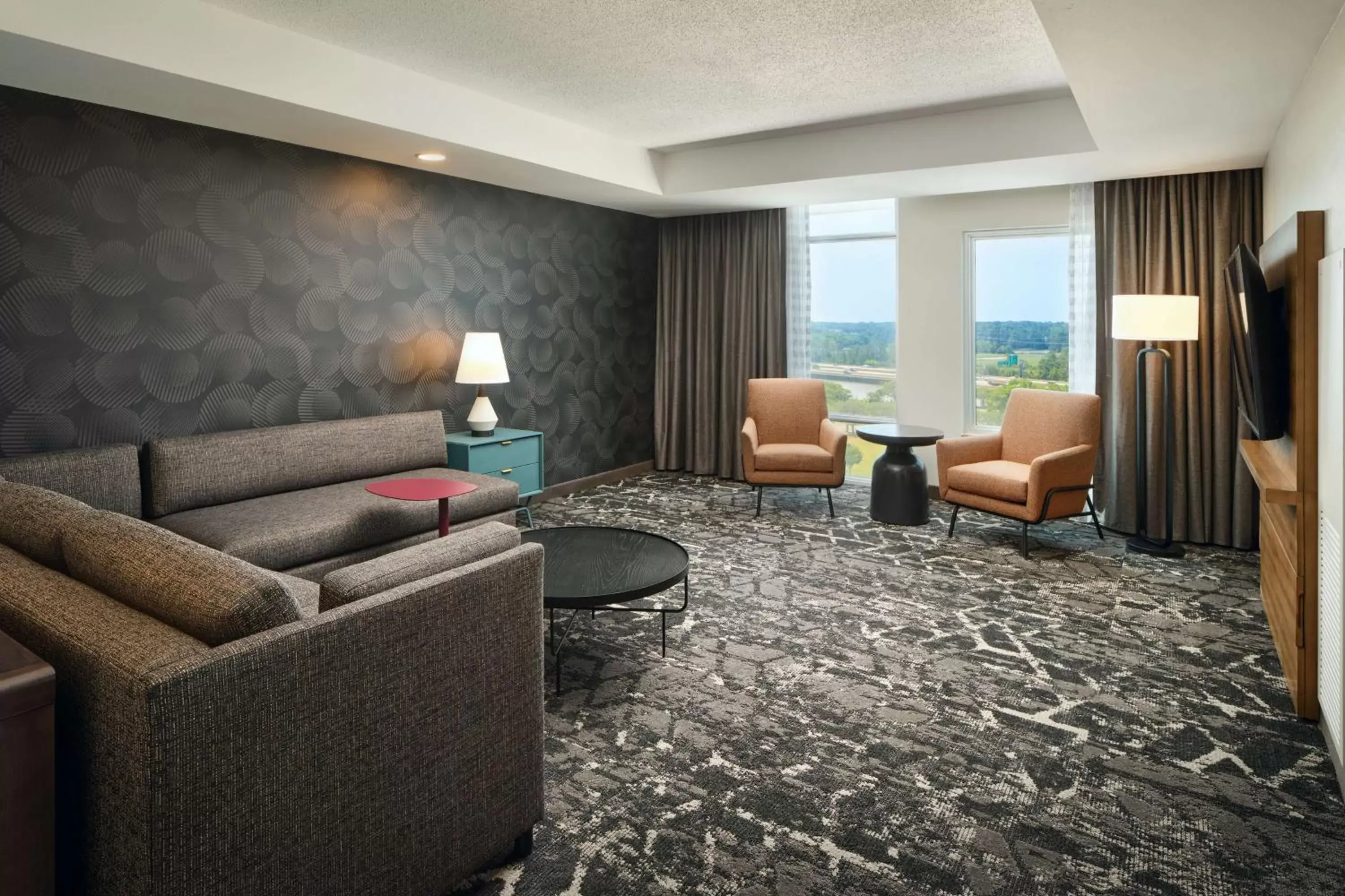 Living room, Seating Area in Embassy Suites by Hilton Hampton Convention Center