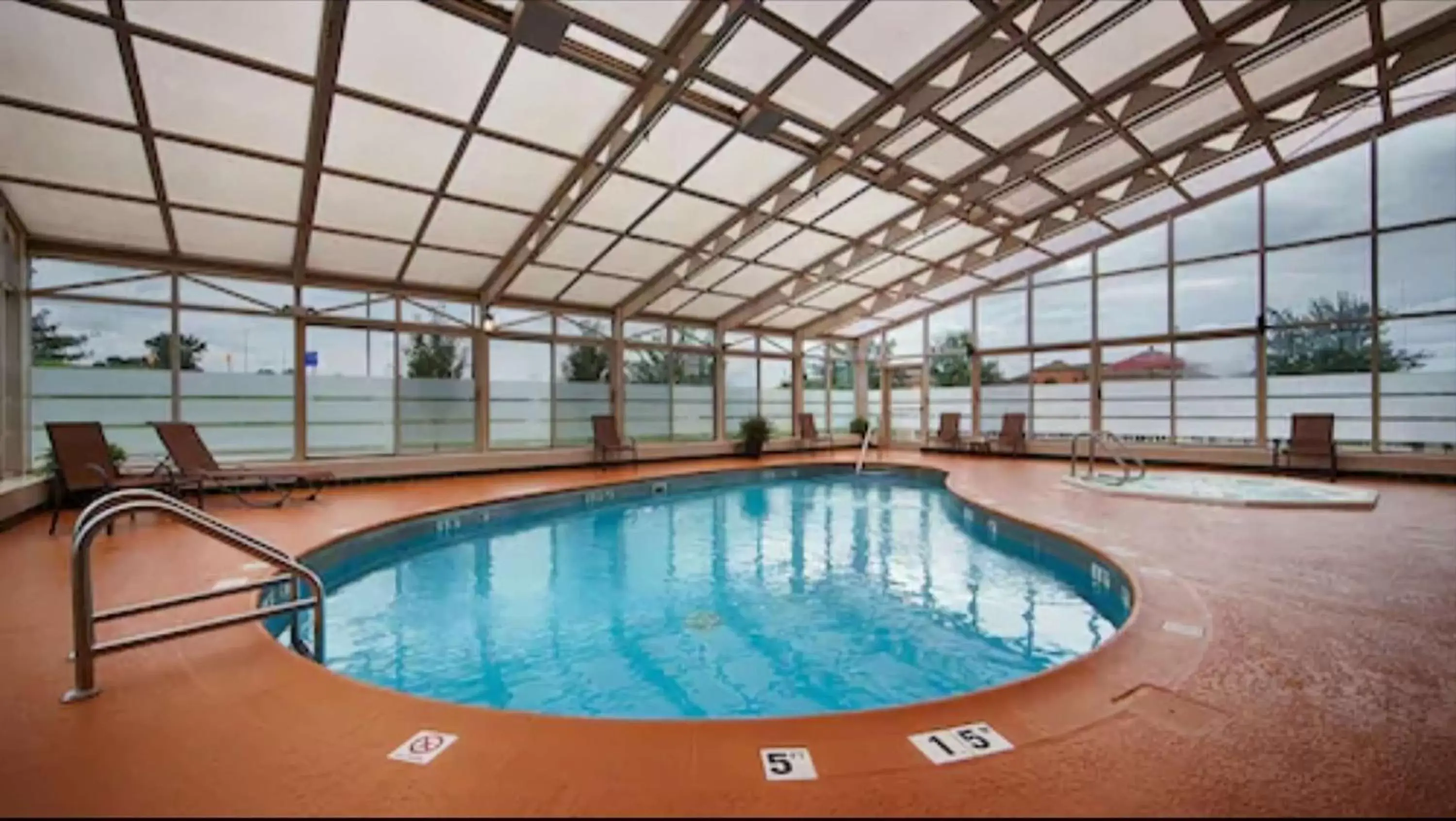 Pool view, Swimming Pool in Best Western Marion Hotel