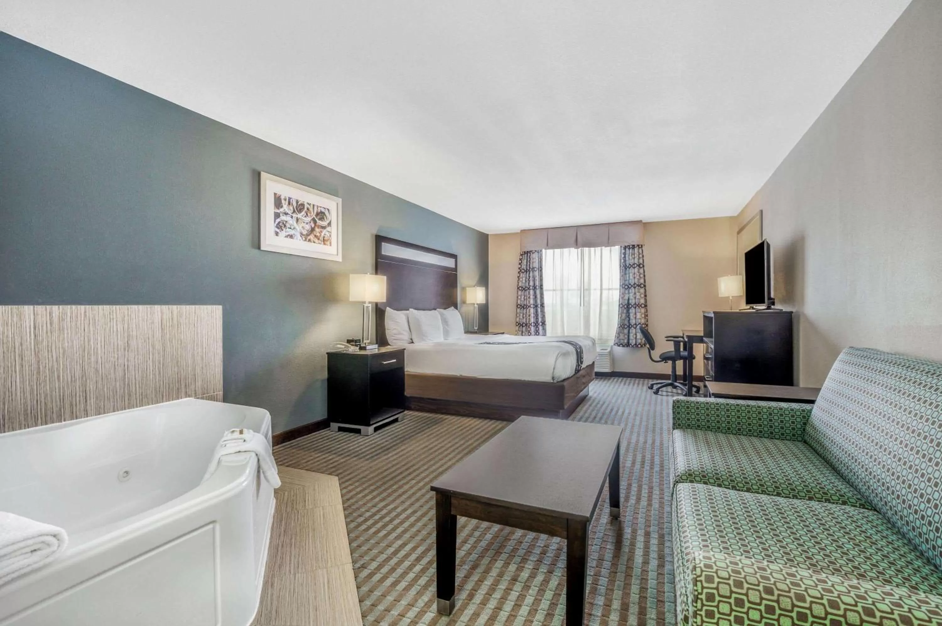 Photo of the whole room, Bed in La Quinta Inn & Suites Casino and Bar by Wyndham Glendive