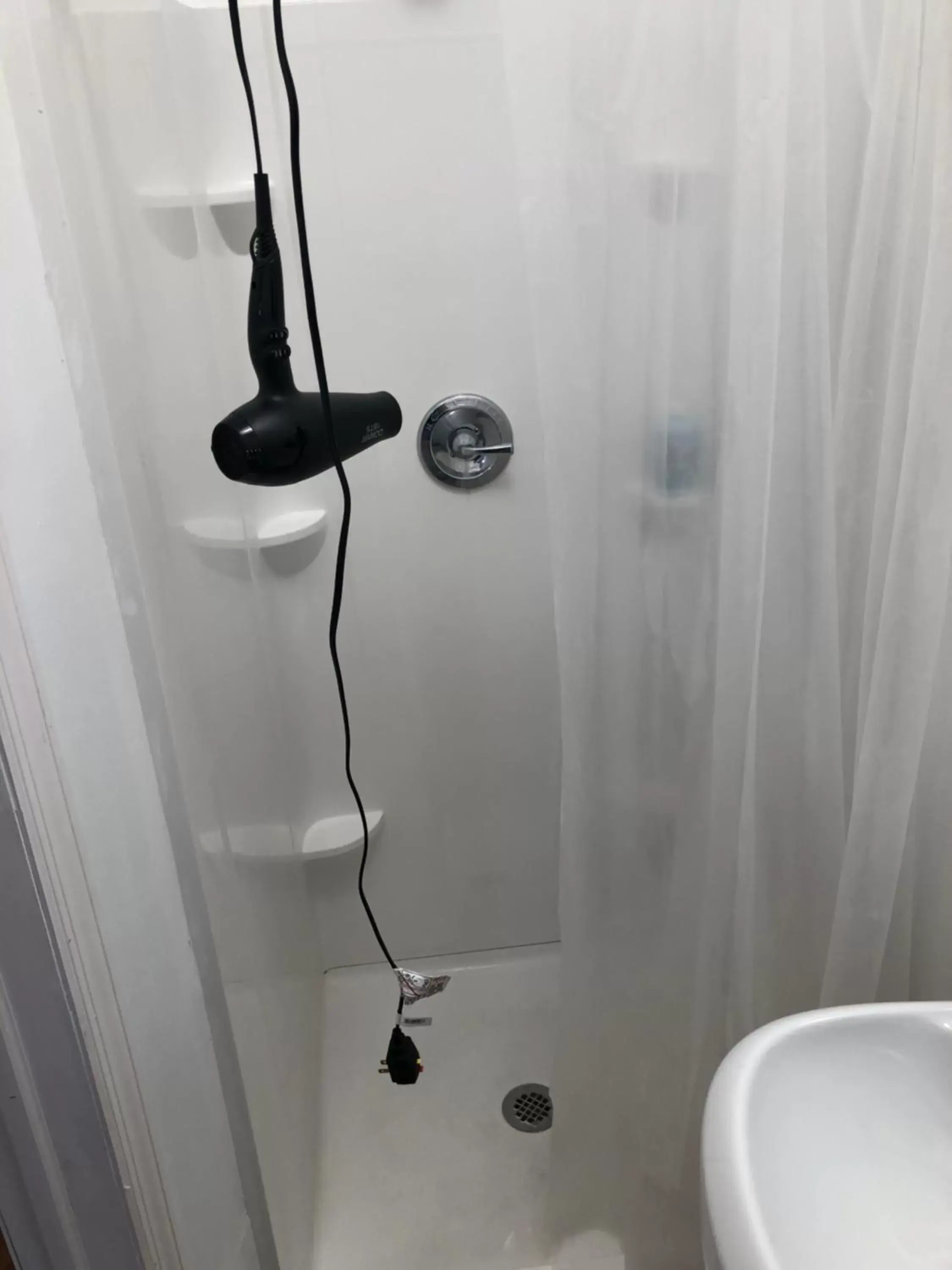 Shower, Bathroom in Apartment Ocean Block