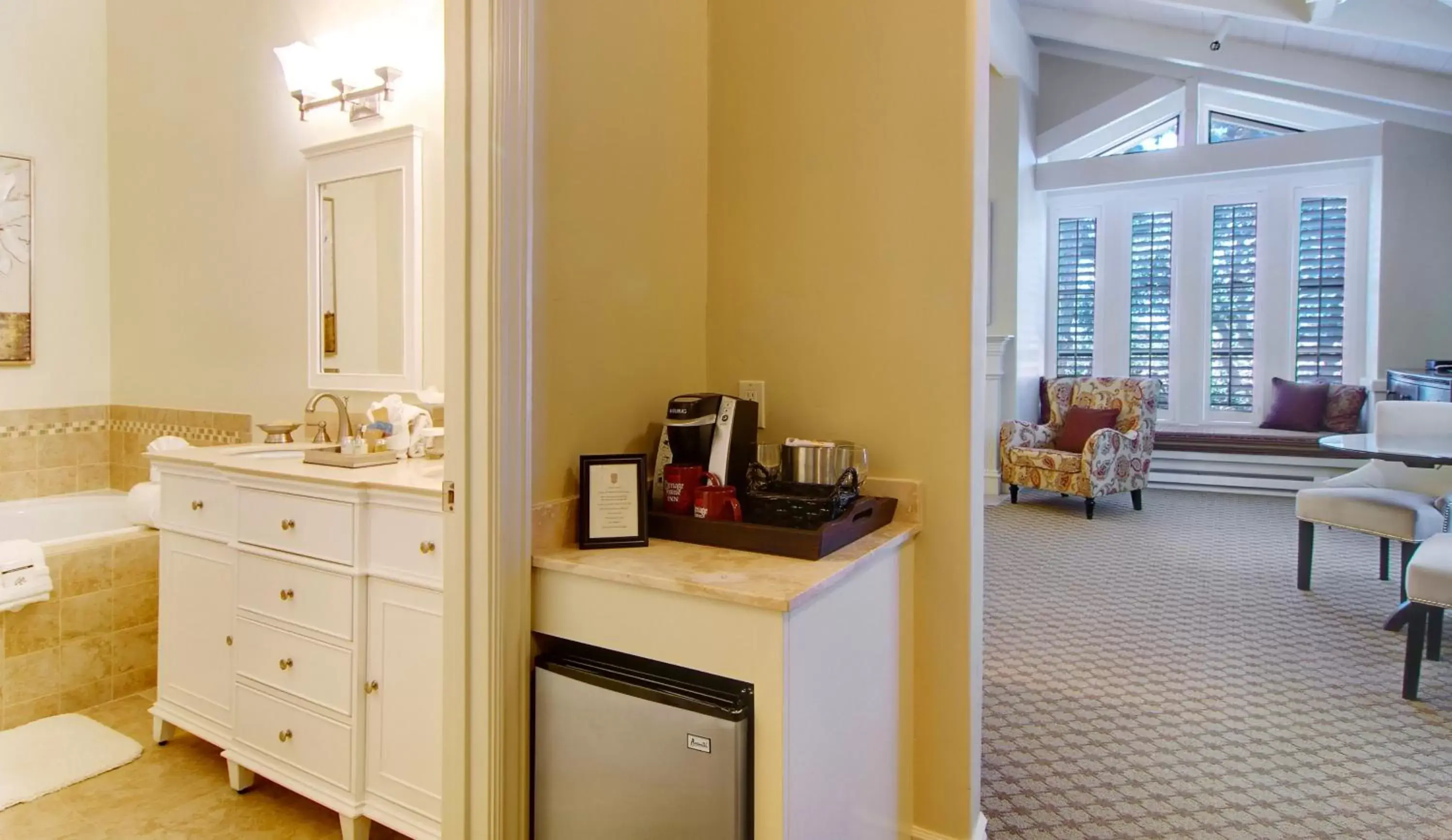 Bathroom in Carriage House Inn