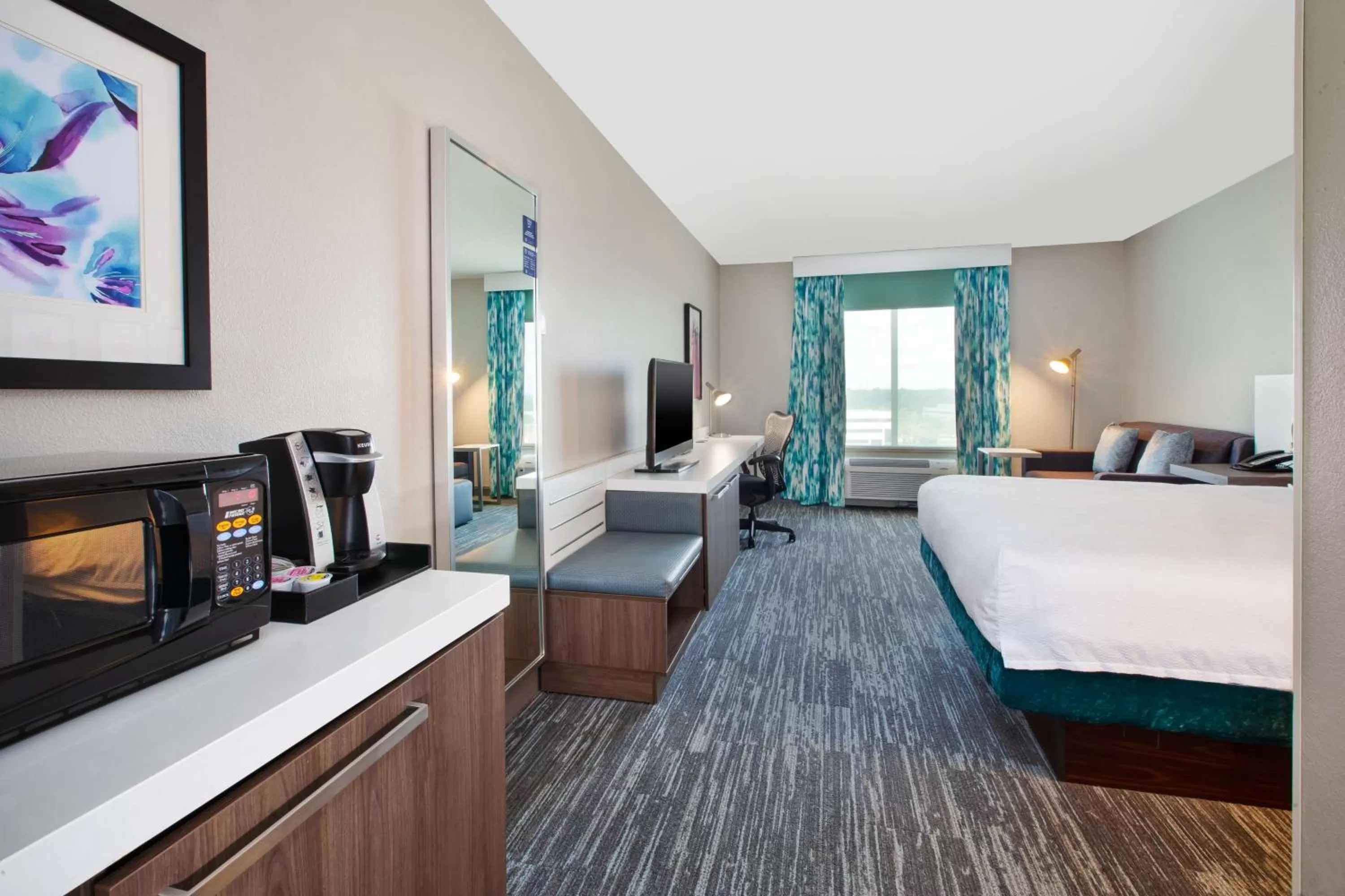 Photo of the whole room, Bed in Hilton Garden Inn Dayton/ Beavercreek