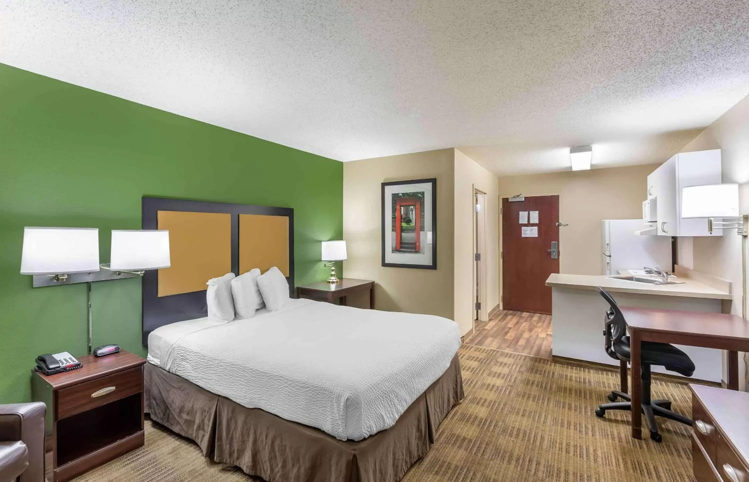 Bedroom in Extended Stay America Suites - Milwaukee - Wauwatosa