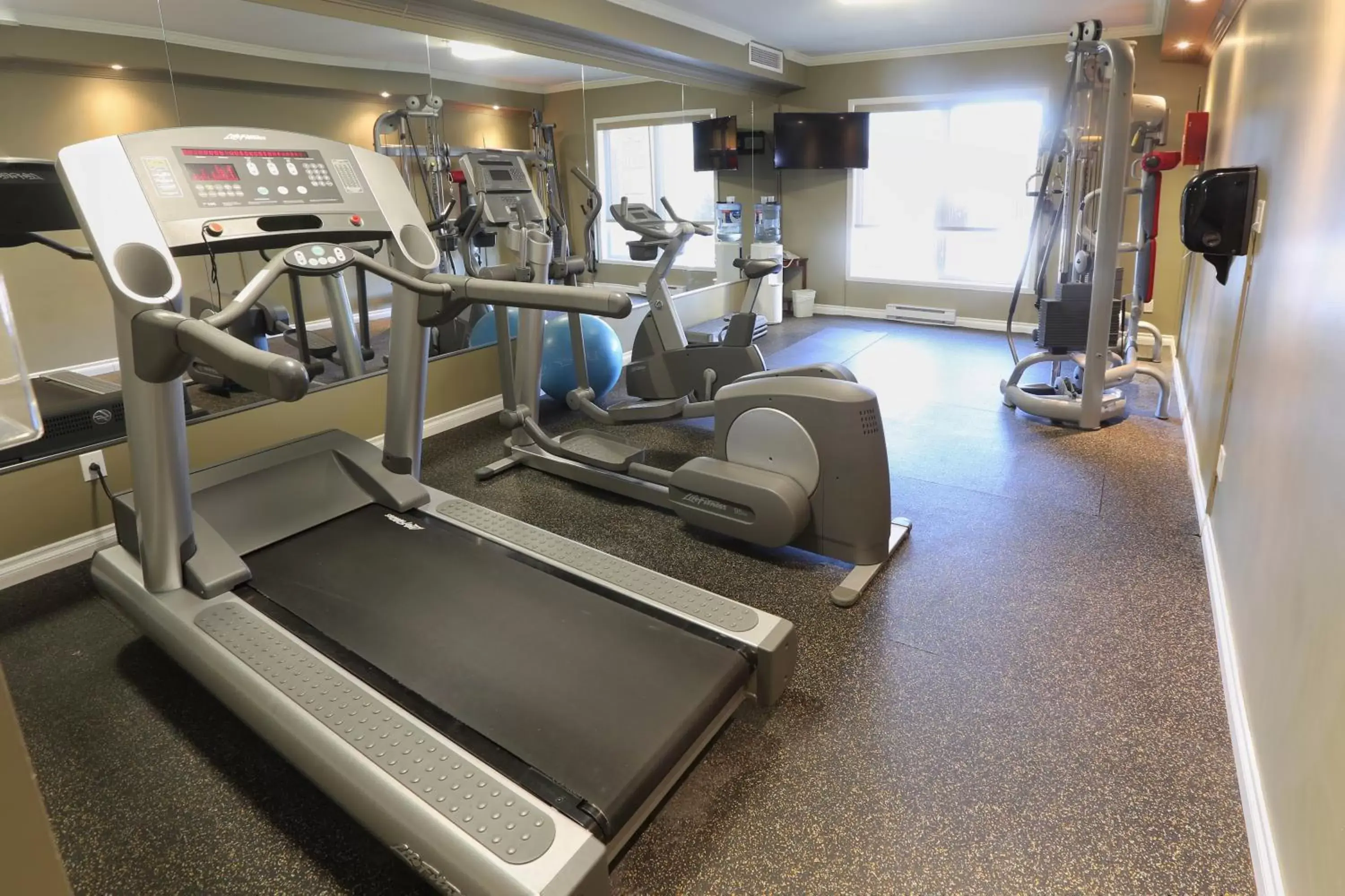 Fitness centre/facilities, Fitness Center/Facilities in Hotel Brossard