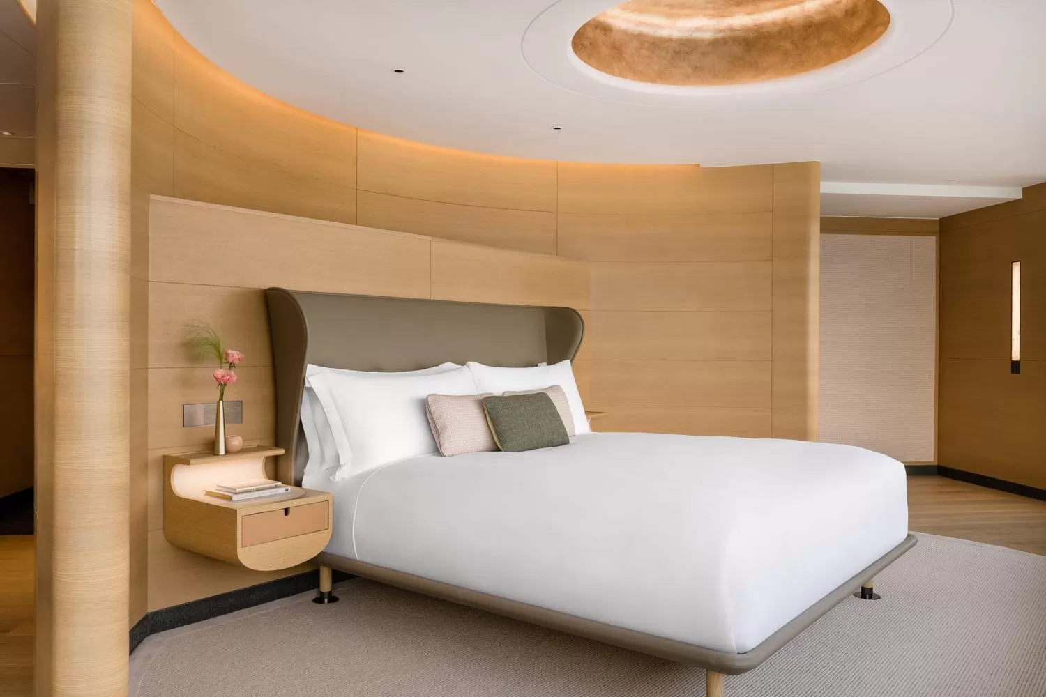 Bedroom, Bed in Regent Hong Kong