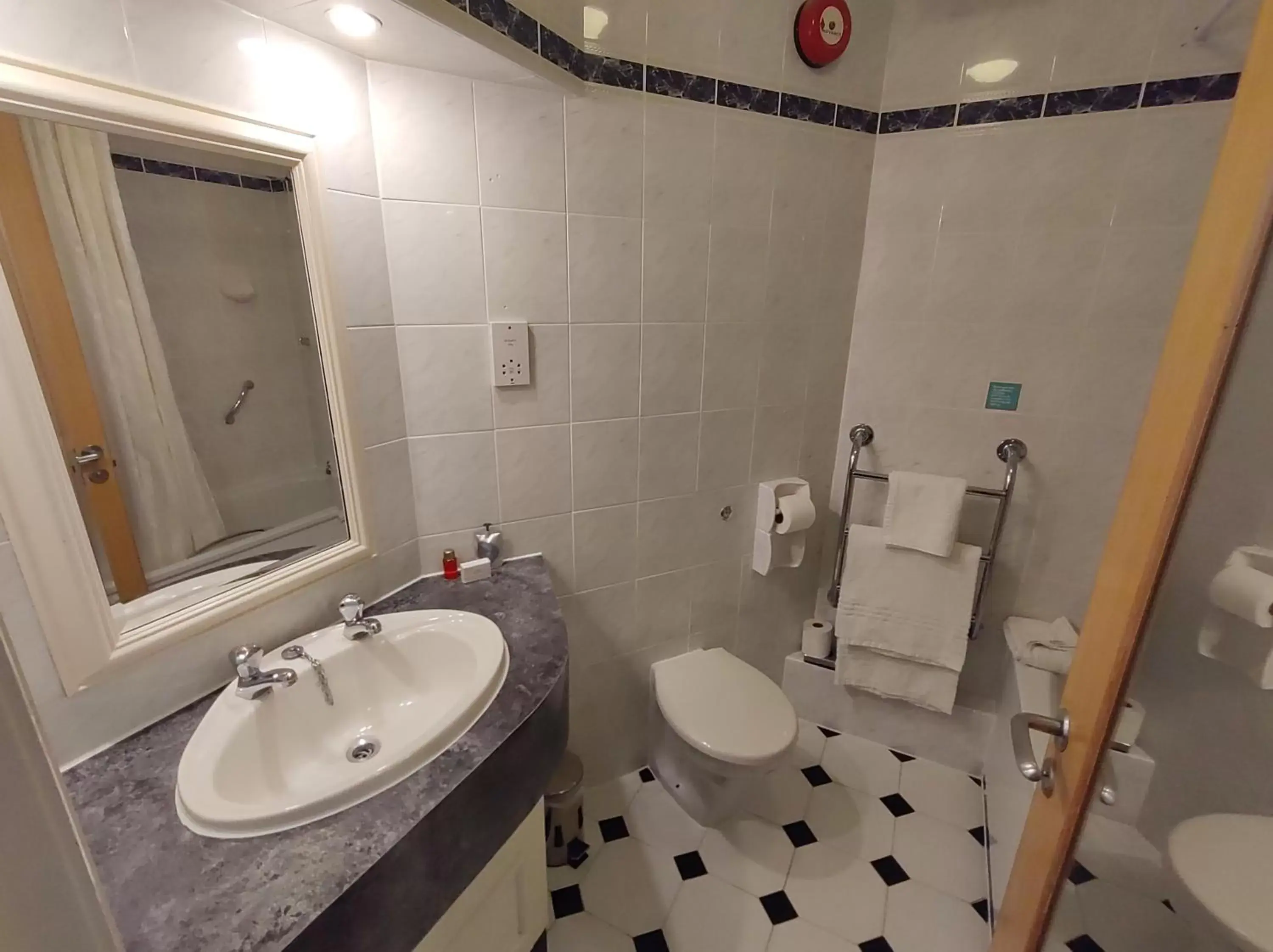 Bathroom in Poole Quay Hotel