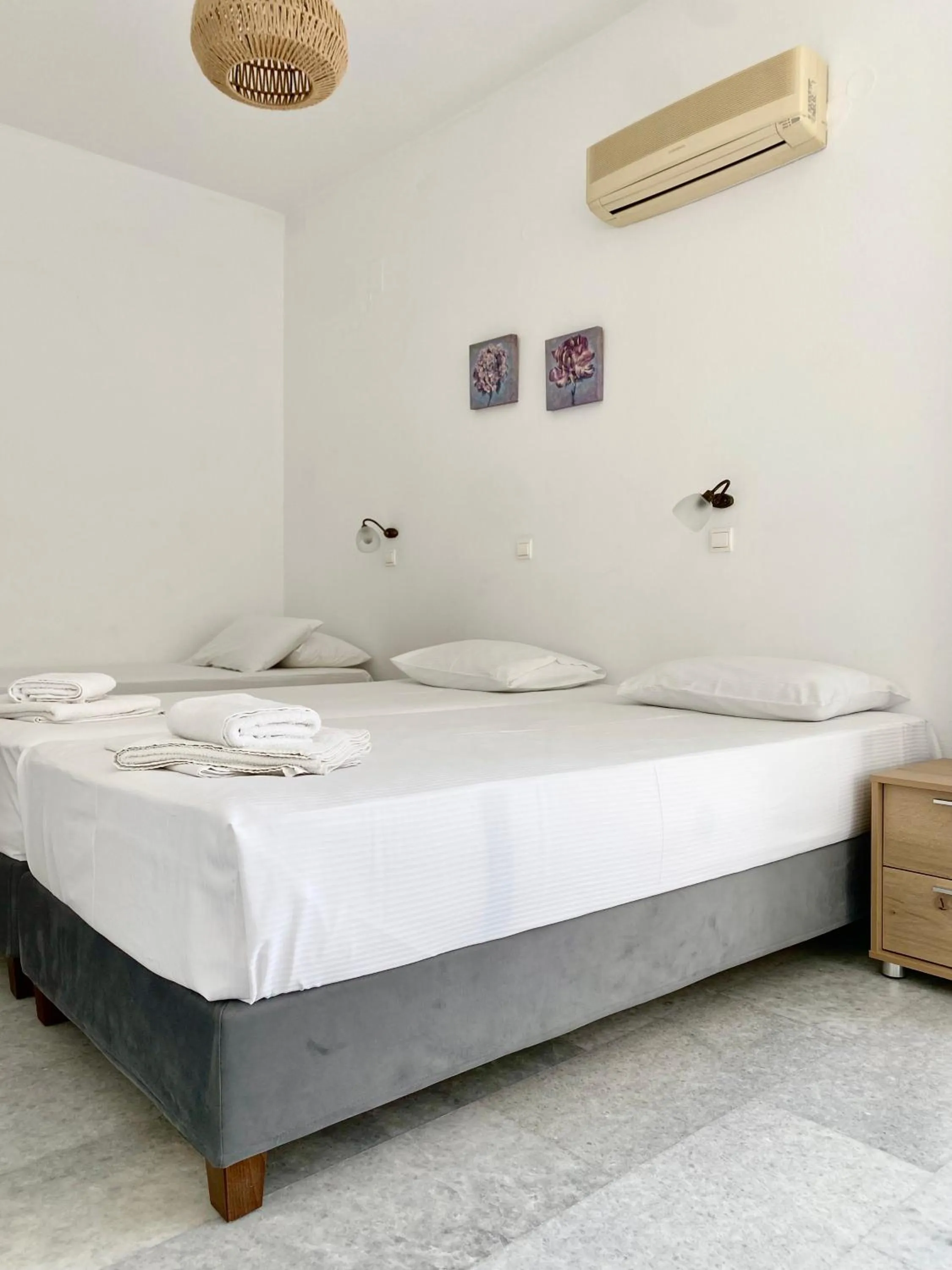 Photo of the whole room, Bed in Fikas Hotel