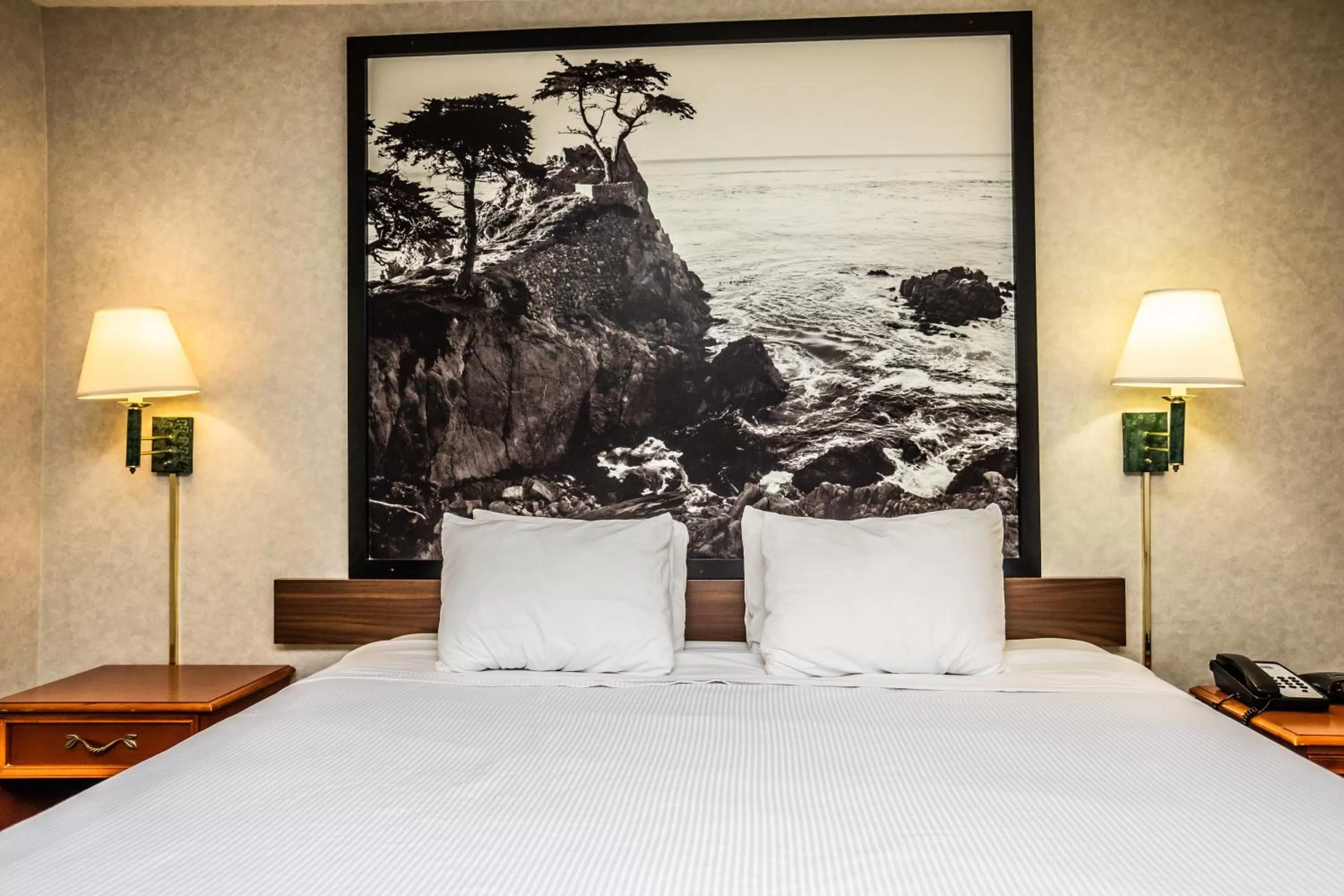 Photo of the whole room, Bed in Pelican Inn