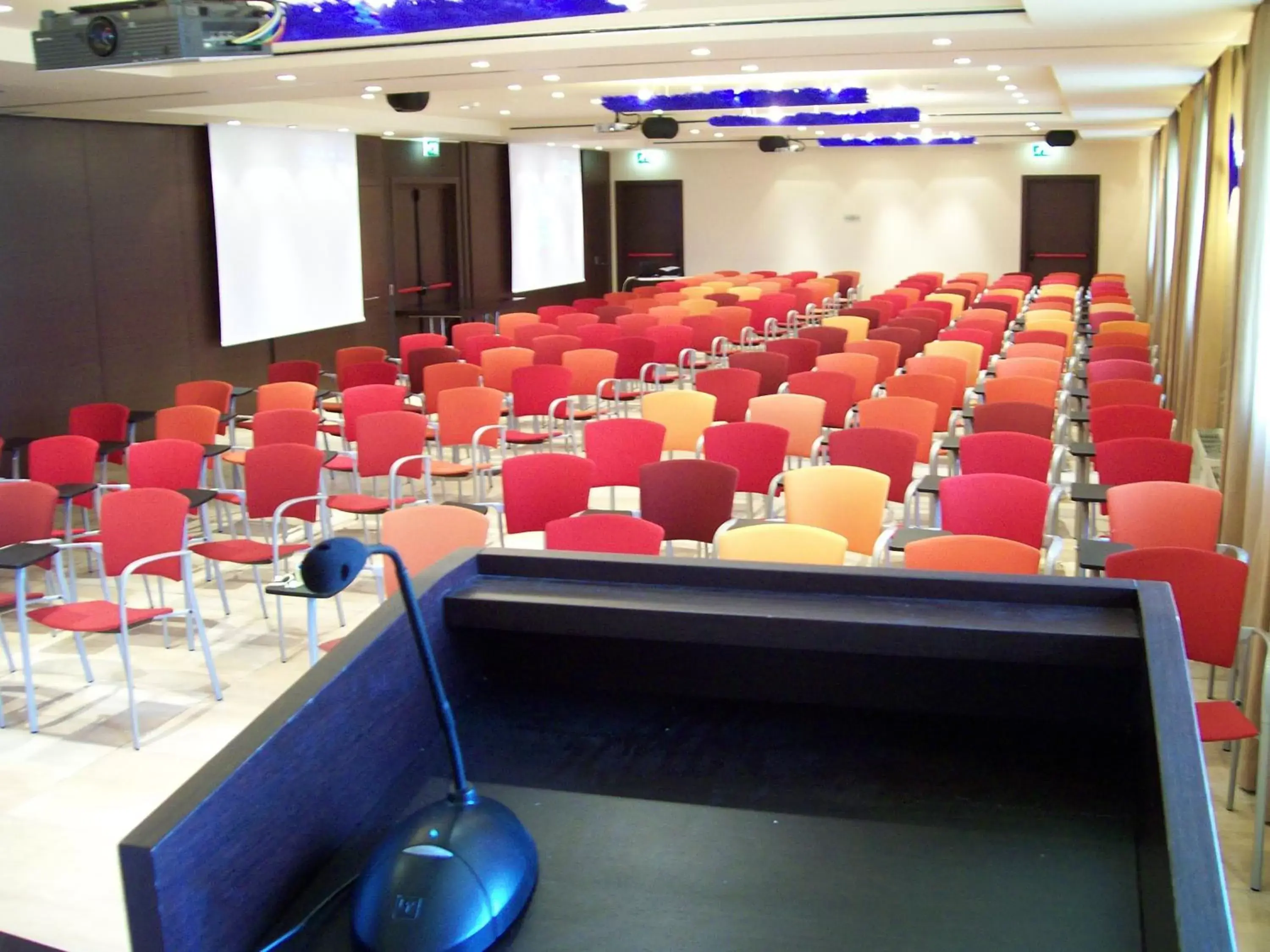 Banquet/Function facilities in Hotel Cruise