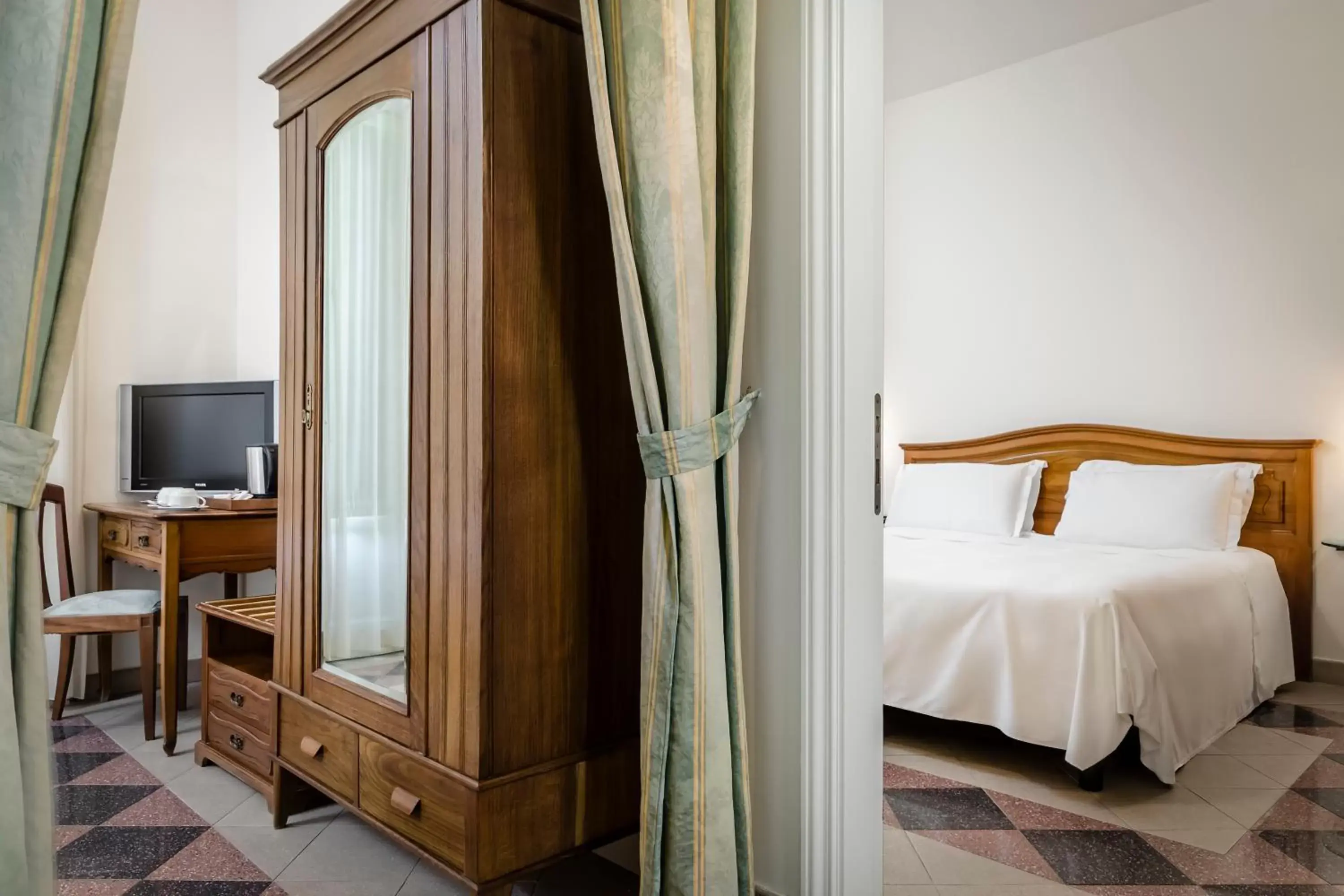 Photo of the whole room, Bed in Eurostars Centrale Palace Hotel Photo of the whole room, Bed in Eurostars Centrale Palace Hotel