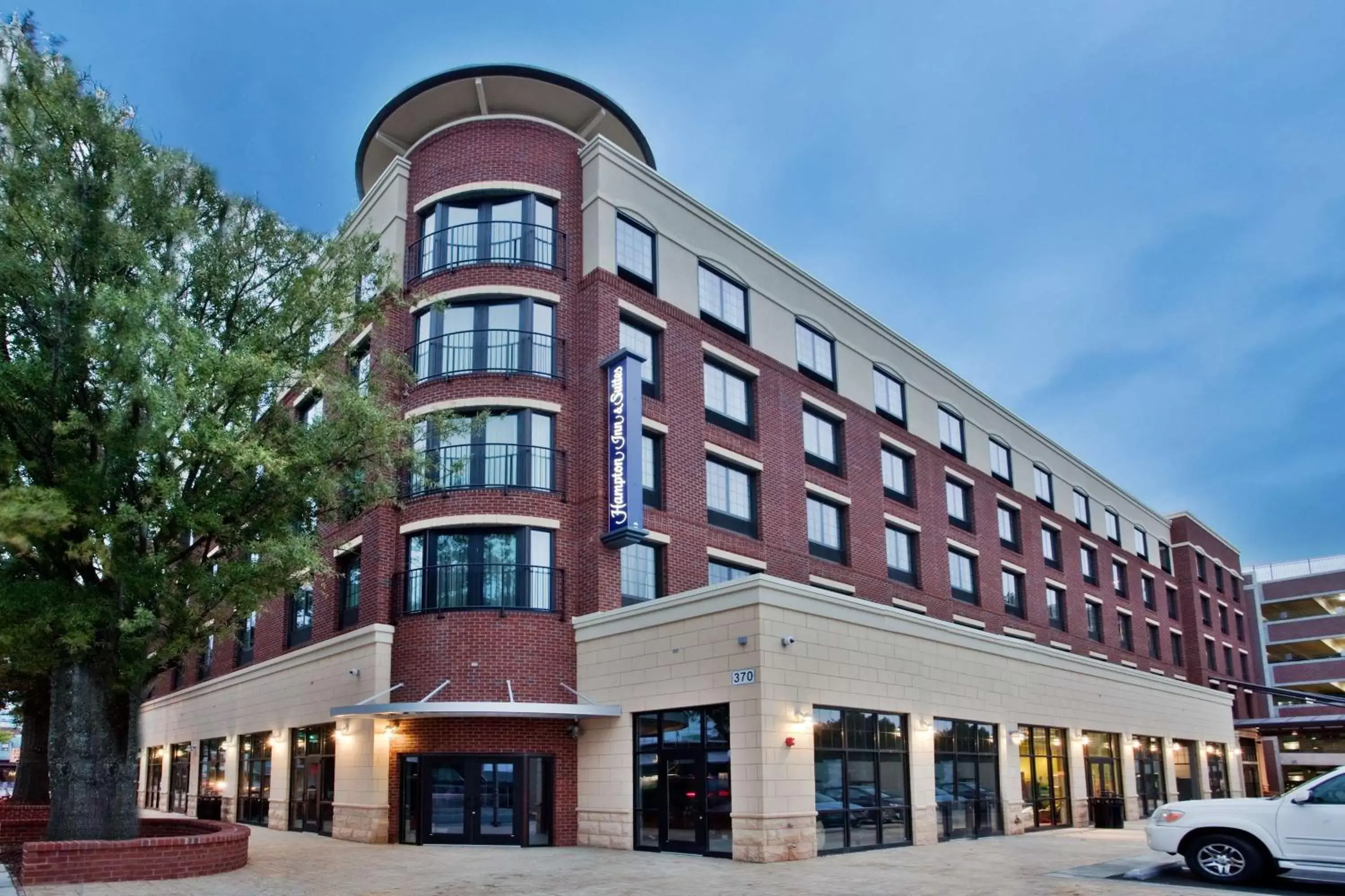 Property Building in Hampton Inn & Suites Chapel Hill/Carrboro